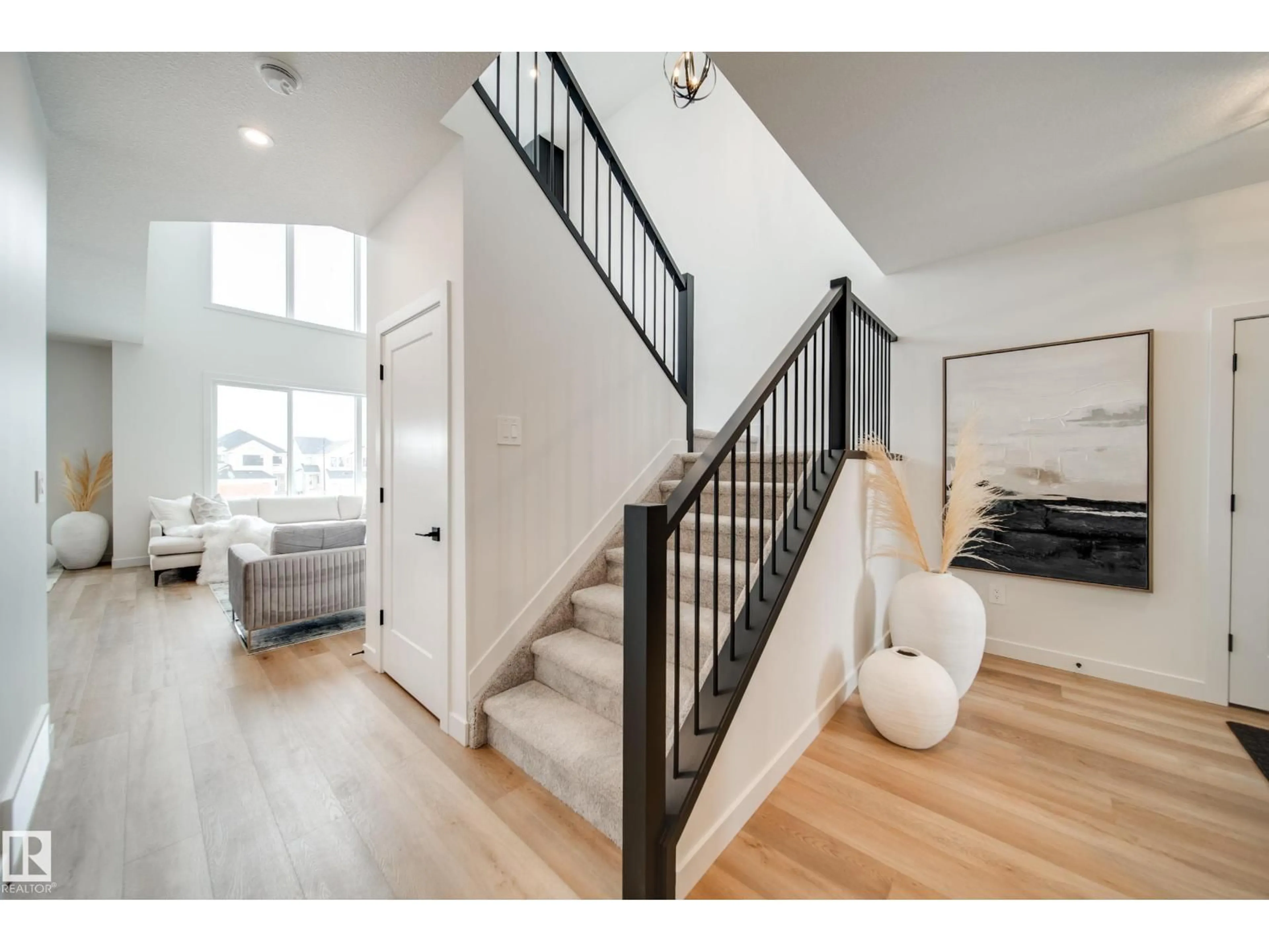 Indoor entryway for 3 CLOUTIER CL, St. Albert Alberta T8T2C9