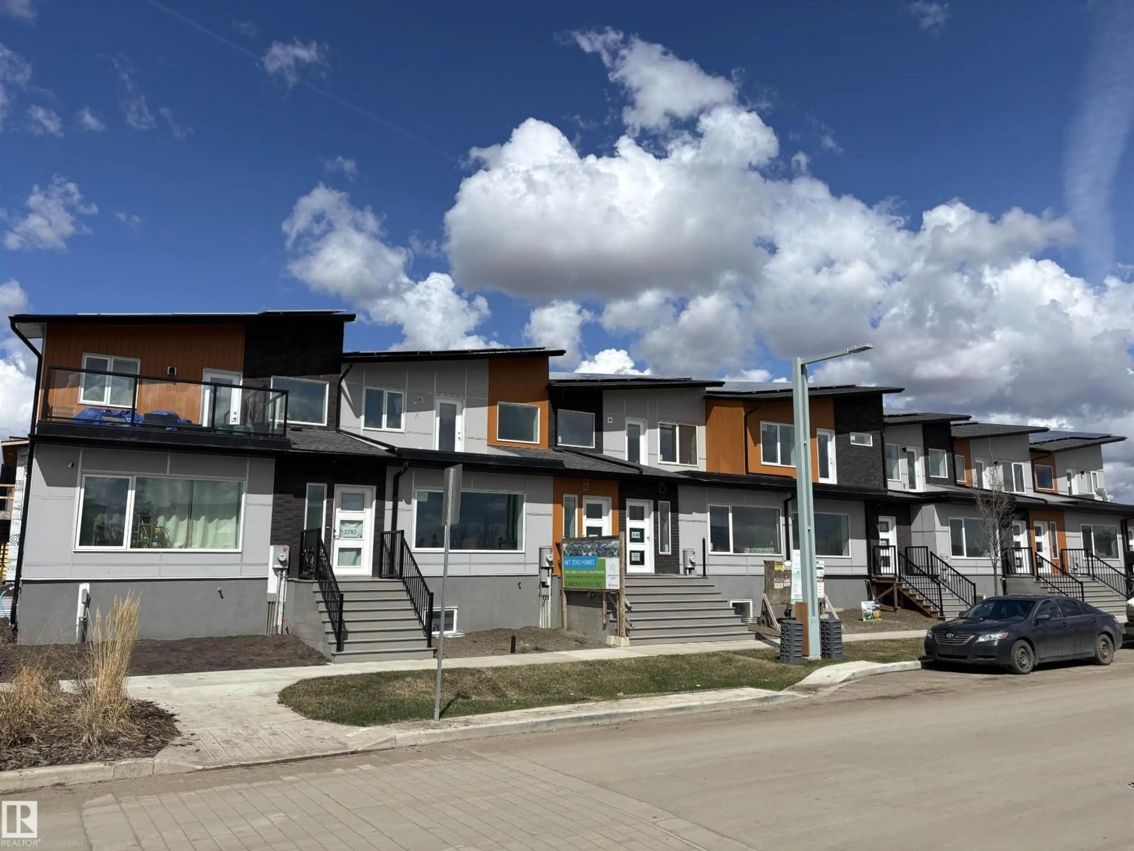 A pic from outside/outdoor area/front of a property/back of a property/a pic from drone, street for 2744 BLATCHFORD RD, Edmonton Alberta T5G0W6