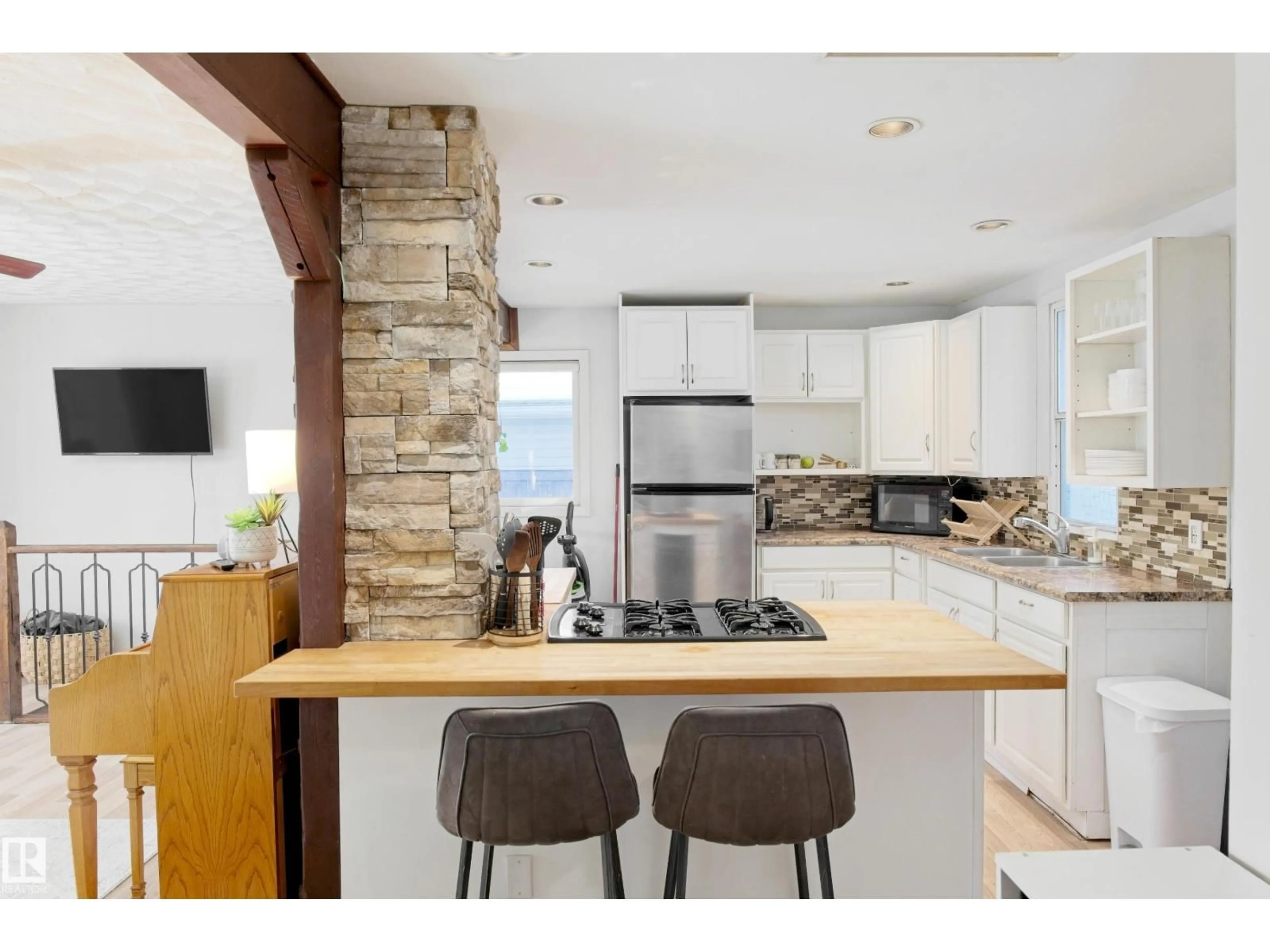 Open concept kitchen, unknown for 5016 53 ST, Barrhead Alberta T7N1E8