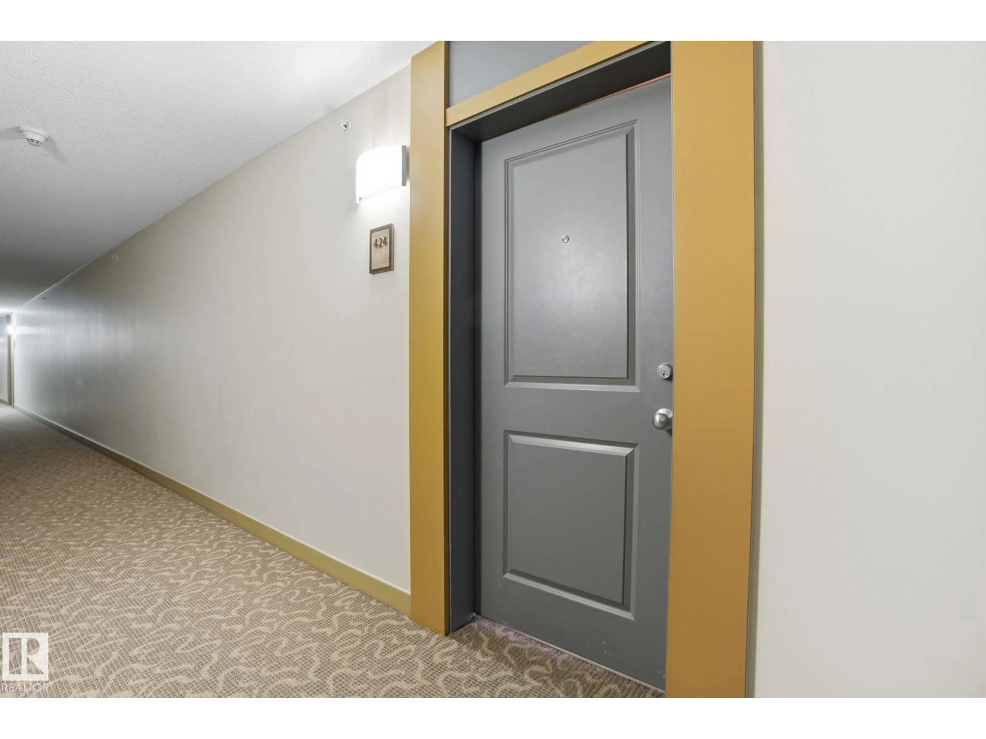 Indoor foyer for #424 - 17011 67 AV NW, Edmonton Alberta T5T6Y6