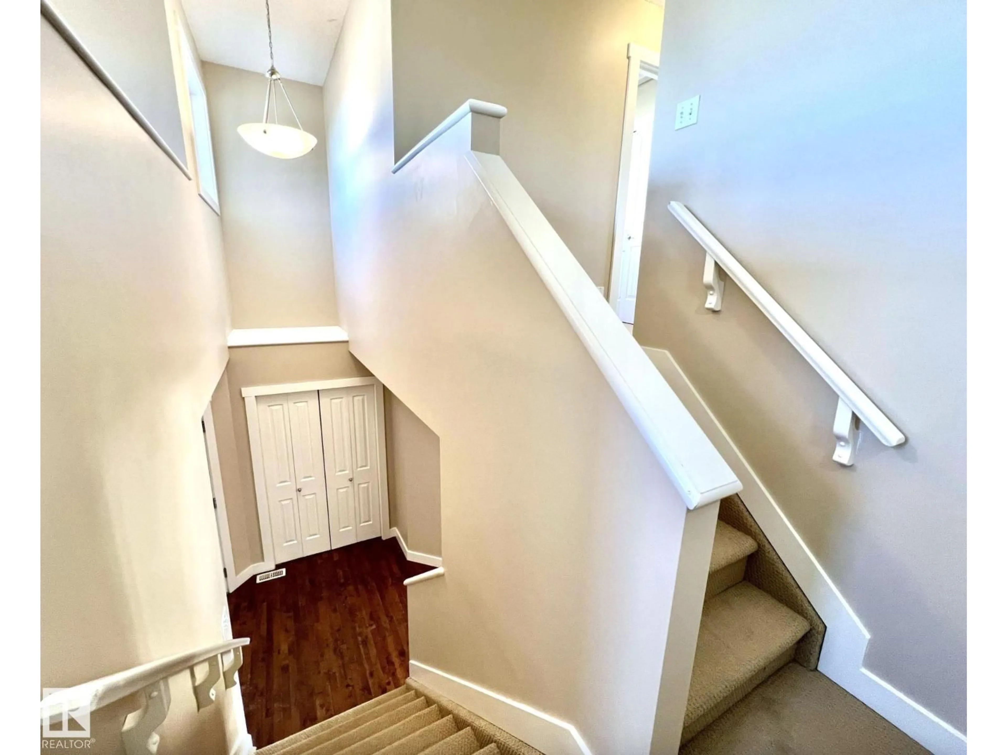 Stairs for 3705 11 ST, Edmonton Alberta T6T0E8