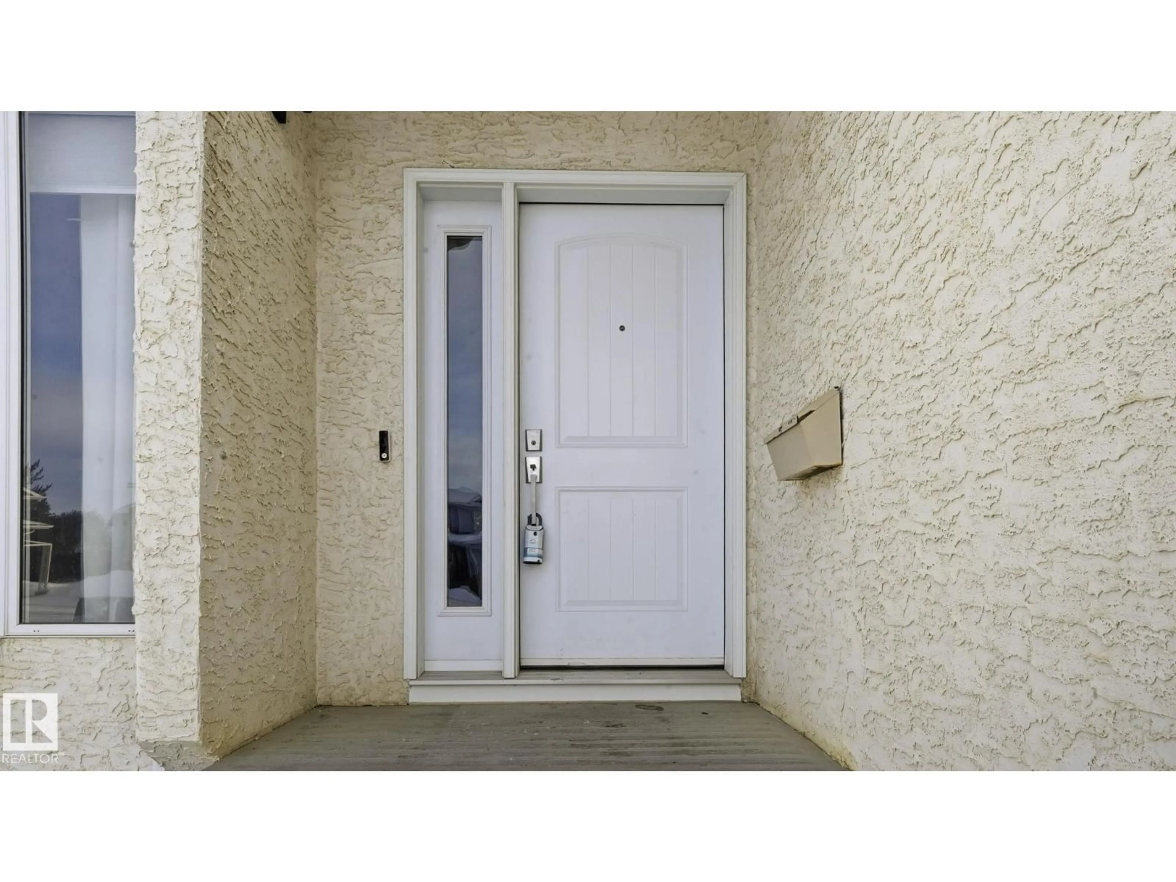 Indoor entryway for 5404 41 AV, Beaumont Alberta T4X1L8