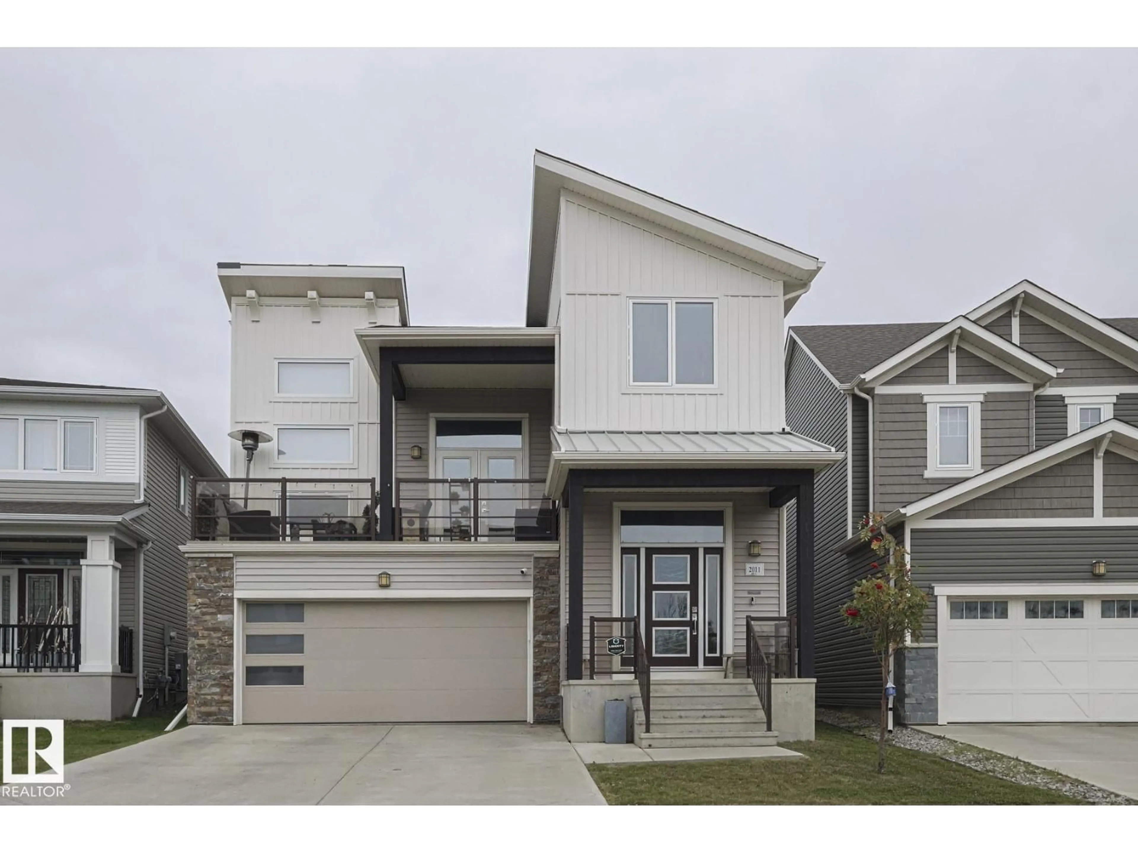 Home with vinyl exterior material, street for 2011 201 ST, Edmonton Alberta T6M0X7