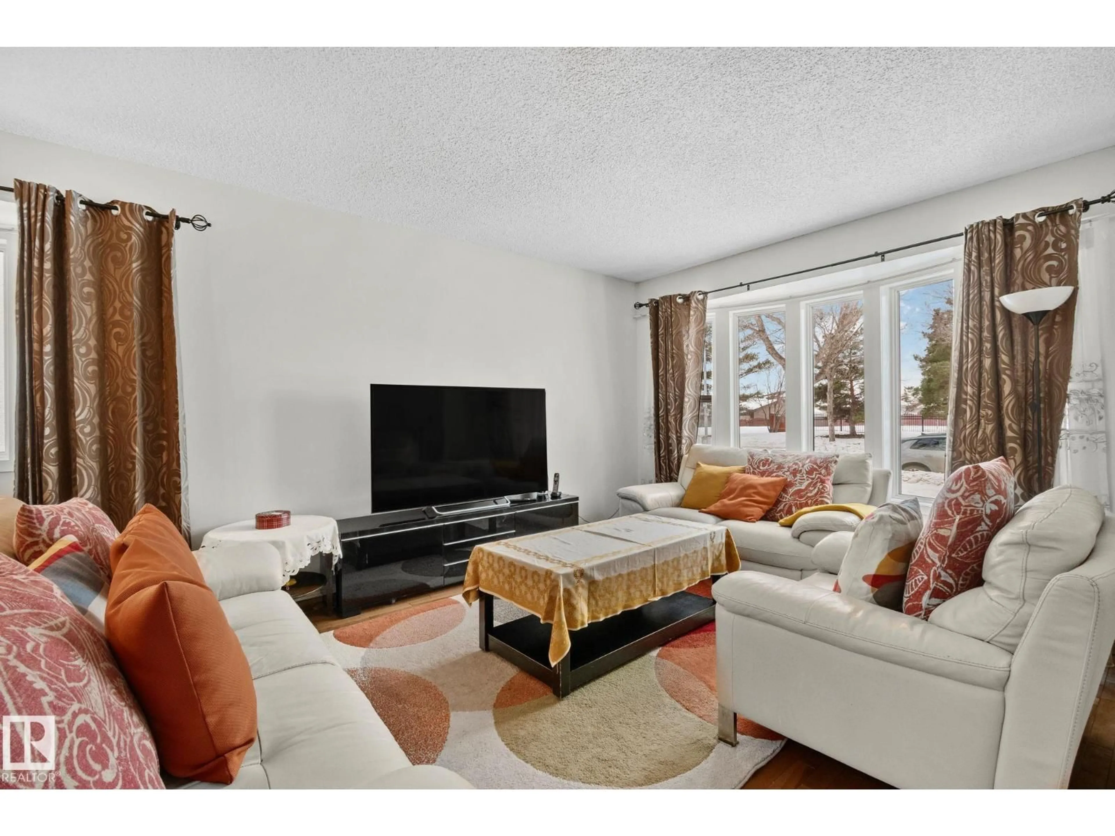 Living room with furniture, unknown for NW - 17523 95 ST, Edmonton Alberta T5H3P9