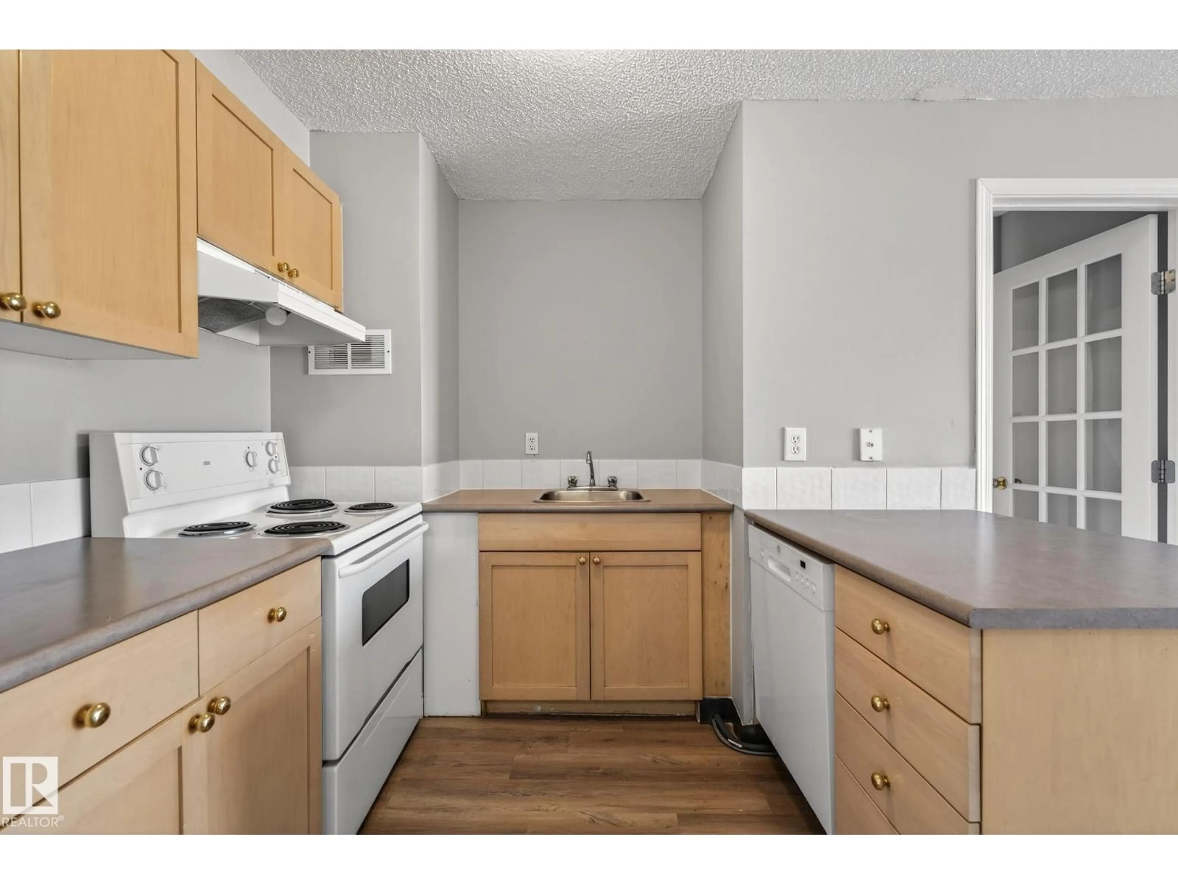 Standard kitchen, unknown for #309 - 9730 106 ST, Edmonton Alberta T5K1B7