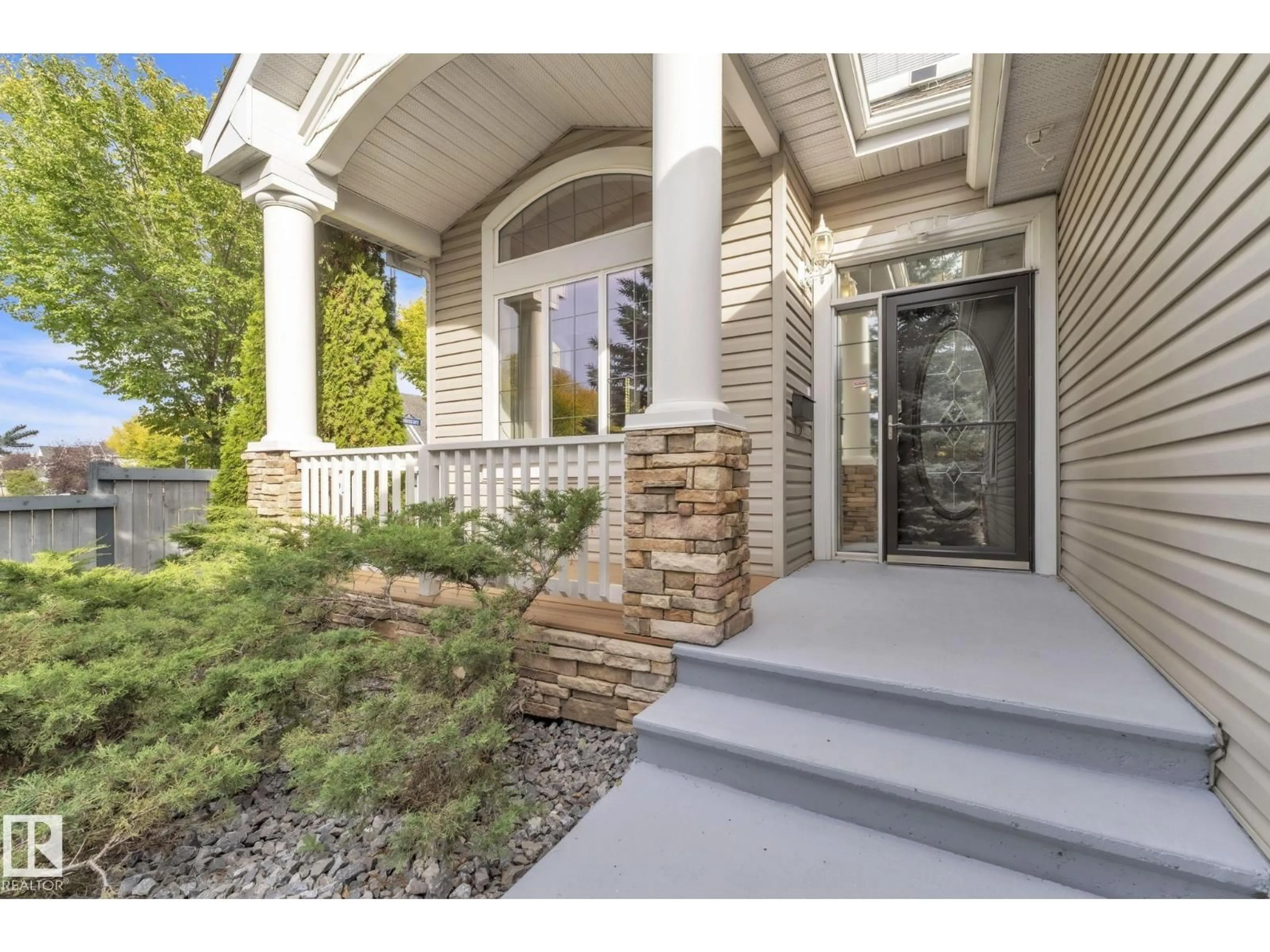 Indoor entryway for 1217 SUMMERSIDE DR, Edmonton Alberta T6X1C5
