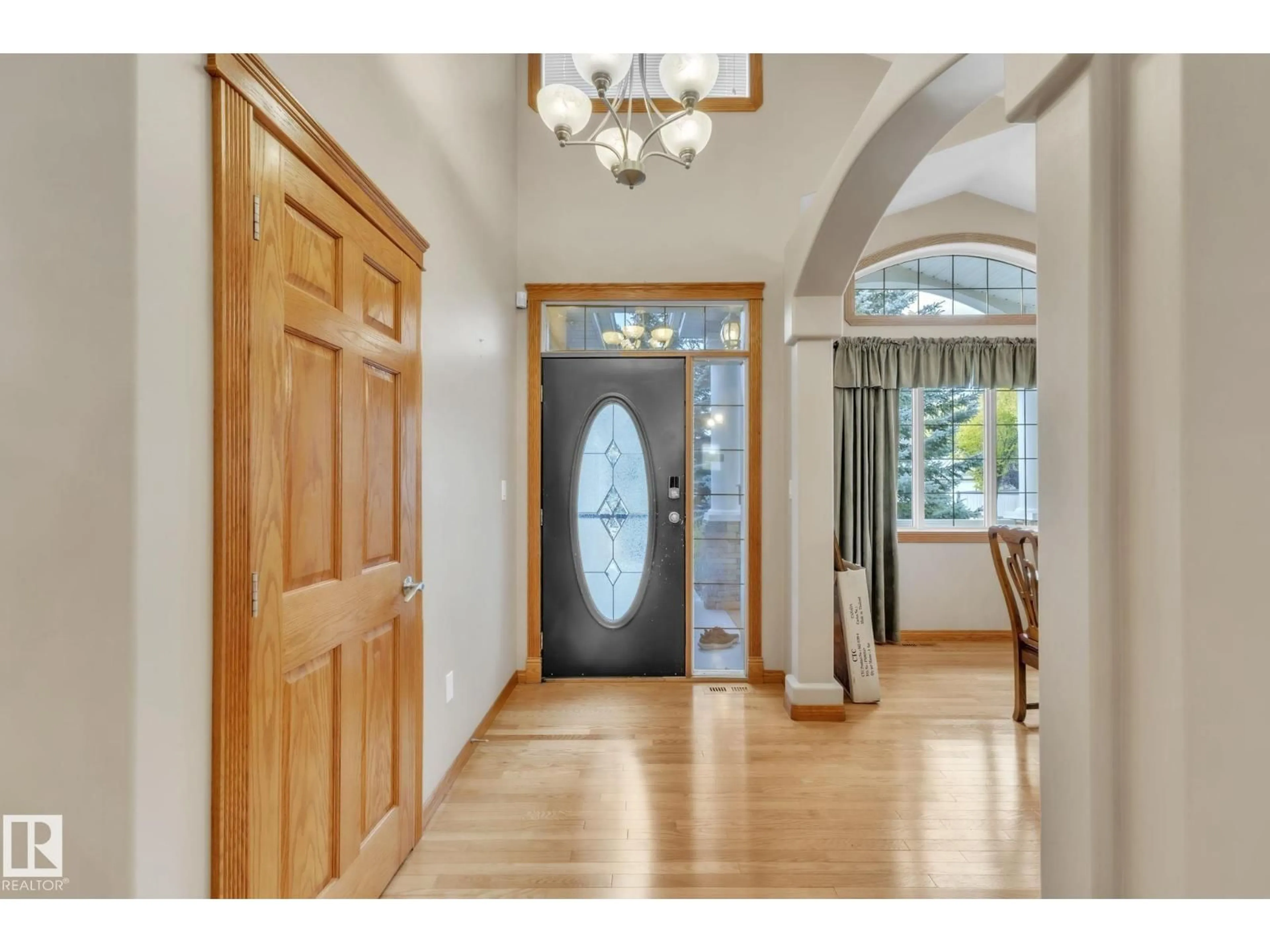 Indoor entryway for 1217 SUMMERSIDE DR, Edmonton Alberta T6X1C5