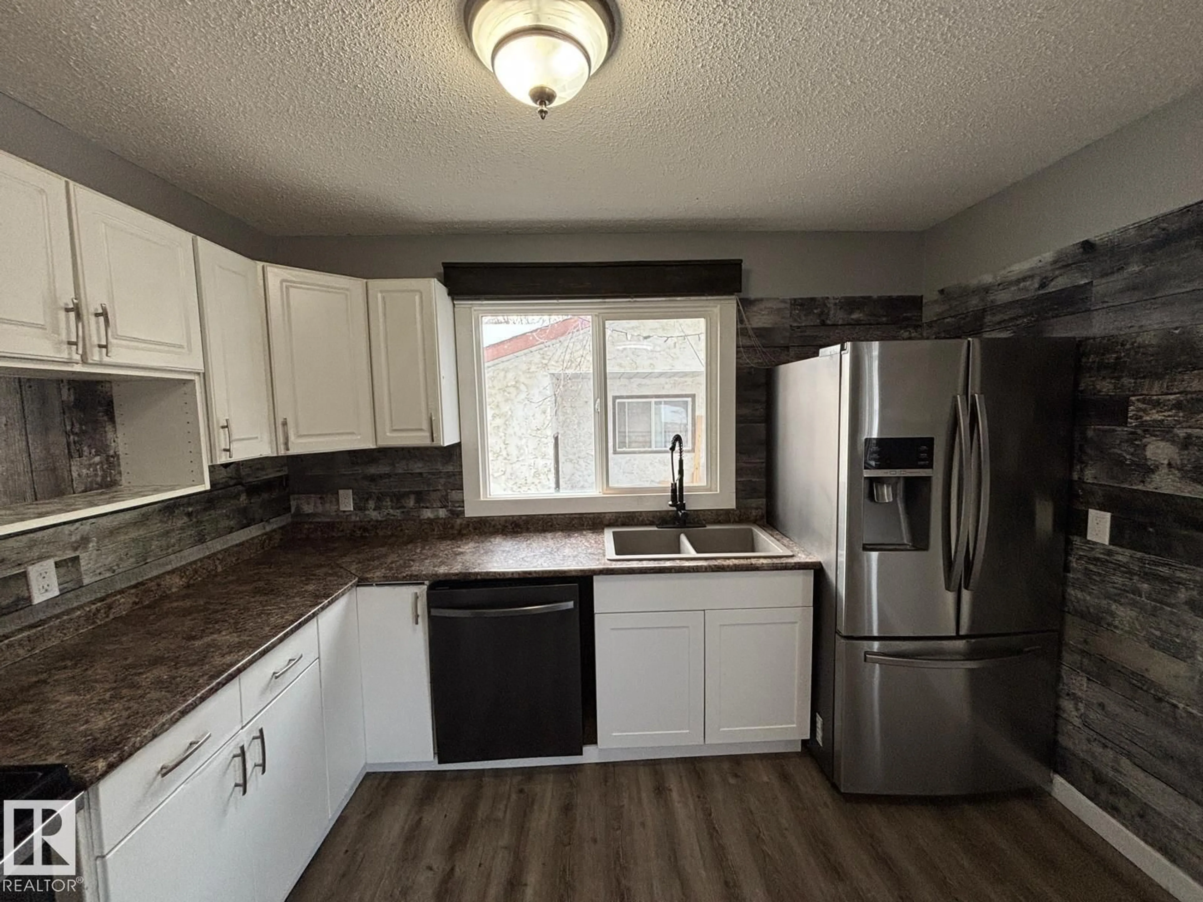 Standard kitchen, wood/laminate floor for 4906 MACKENZIE AV, Drayton Valley Alberta T7A1A4