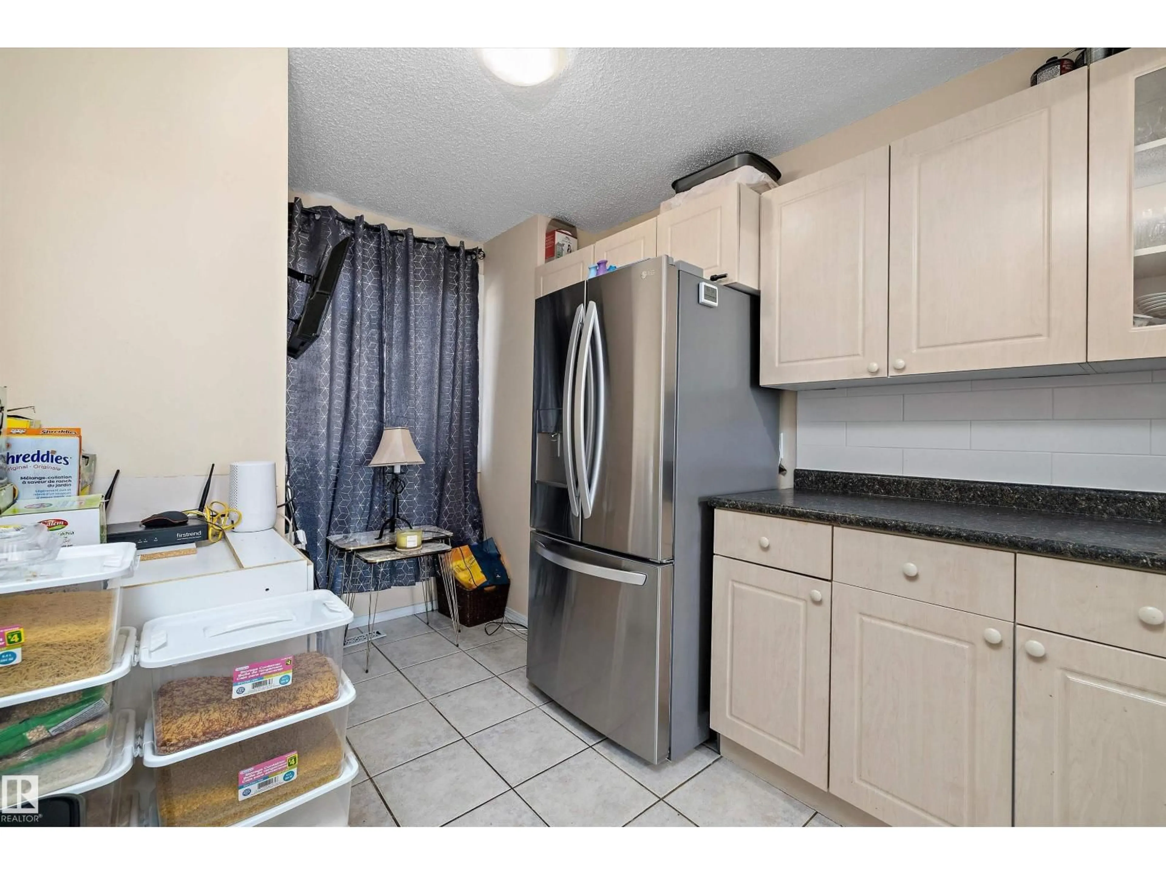 Standard kitchen, unknown for 127 CORNELL CO, Edmonton Alberta T5C3C3