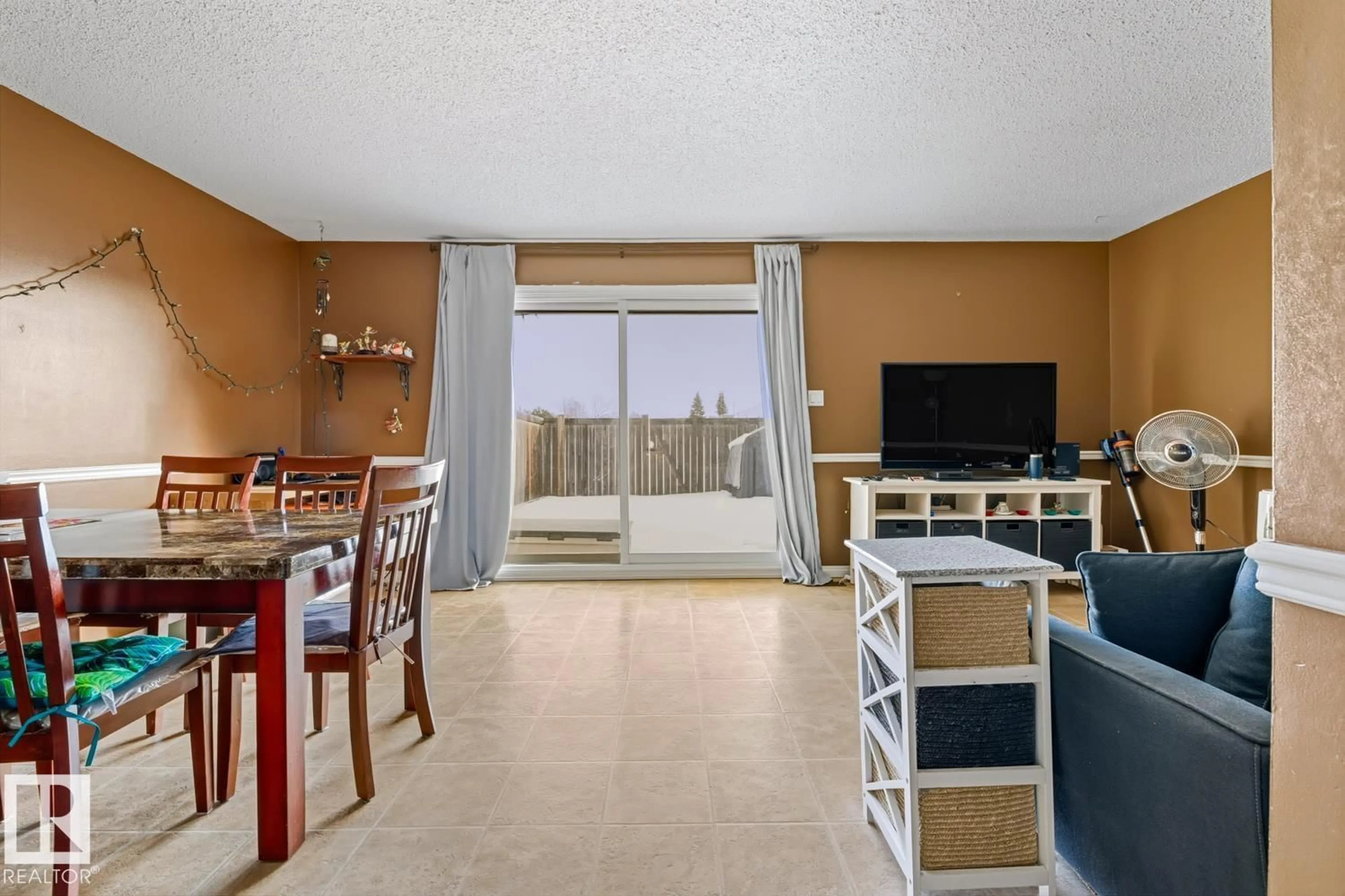 A pic of a room for 18307 66 AV, Edmonton Alberta T5T1Z5