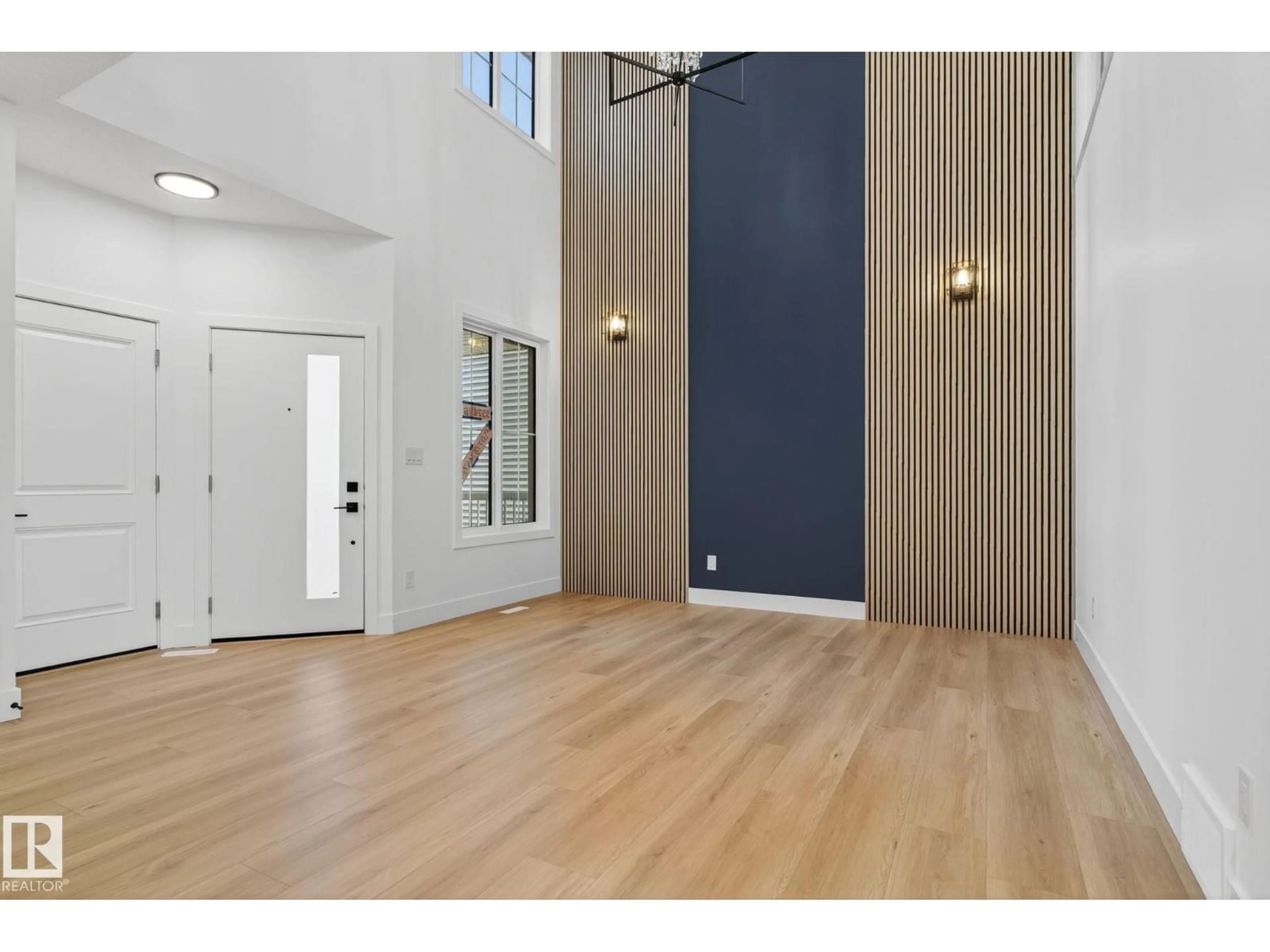 Indoor foyer for NW - 3508 6 ST, Edmonton Alberta T6T2L5