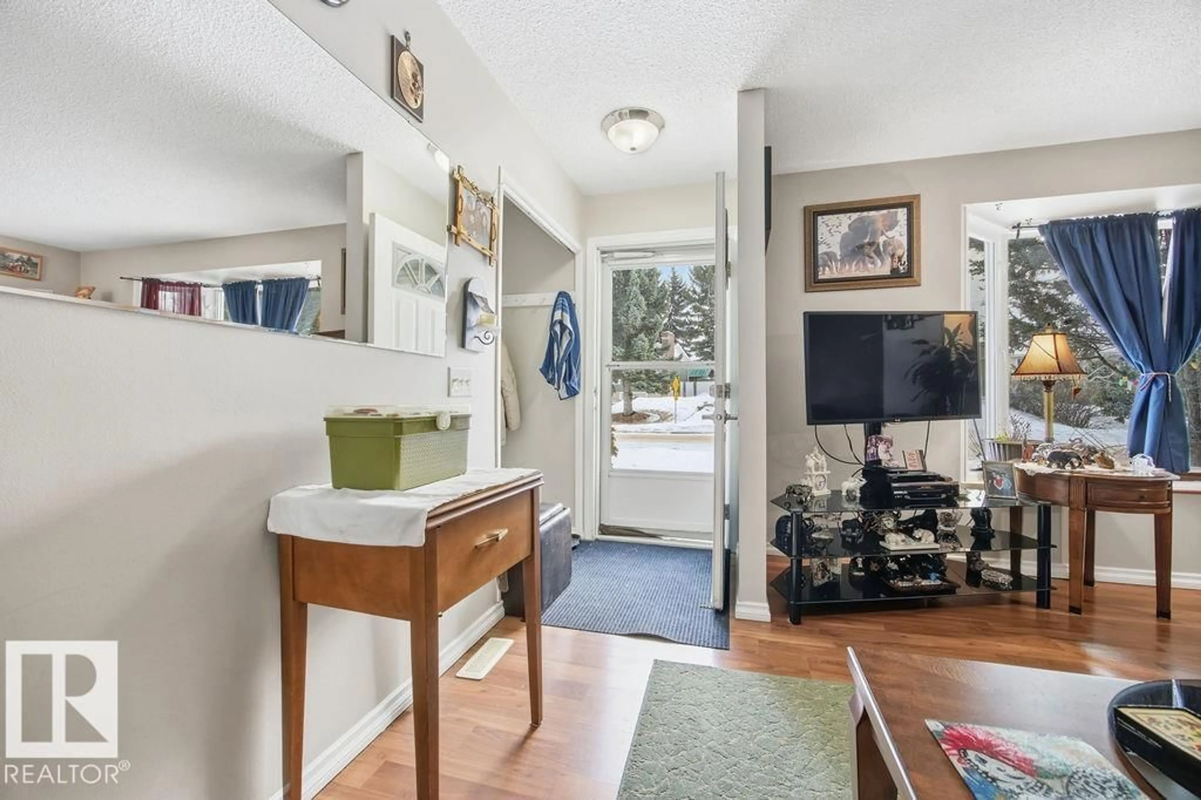 Indoor entryway for 16 GLENGARRY CR, Sherwood Park Alberta T8A3A2