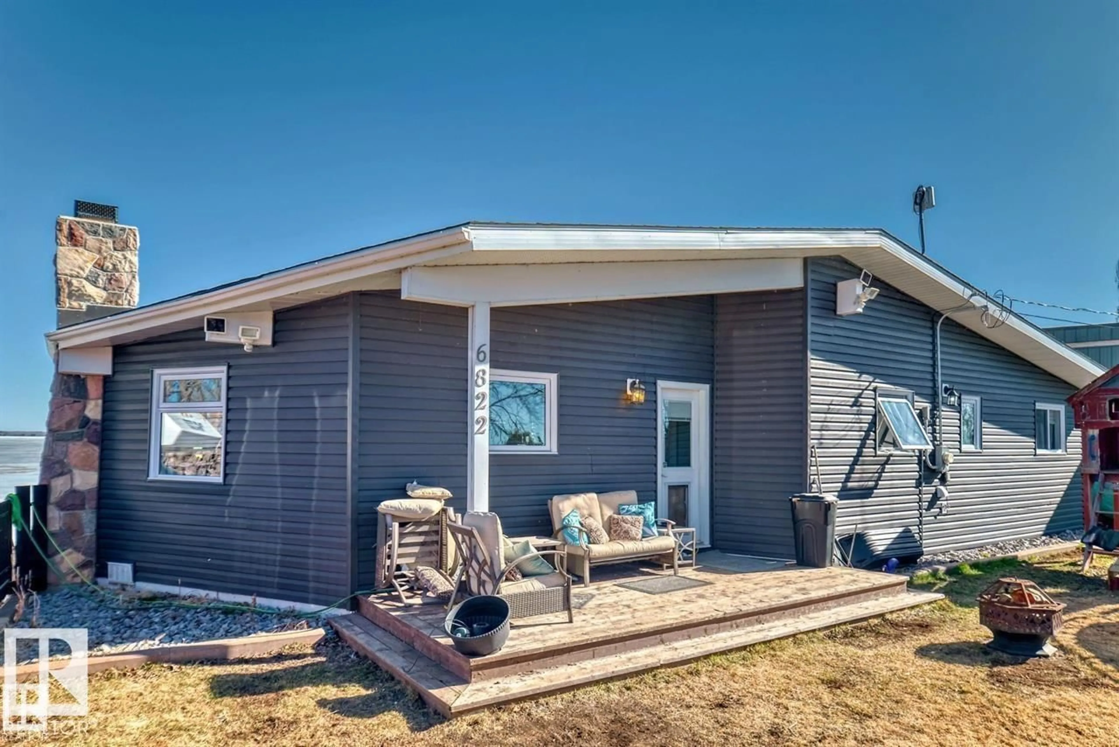 Home with vinyl exterior material, unknown for 6822 50 AV, Rural Lac Ste. Anne County Alberta T0E0A0