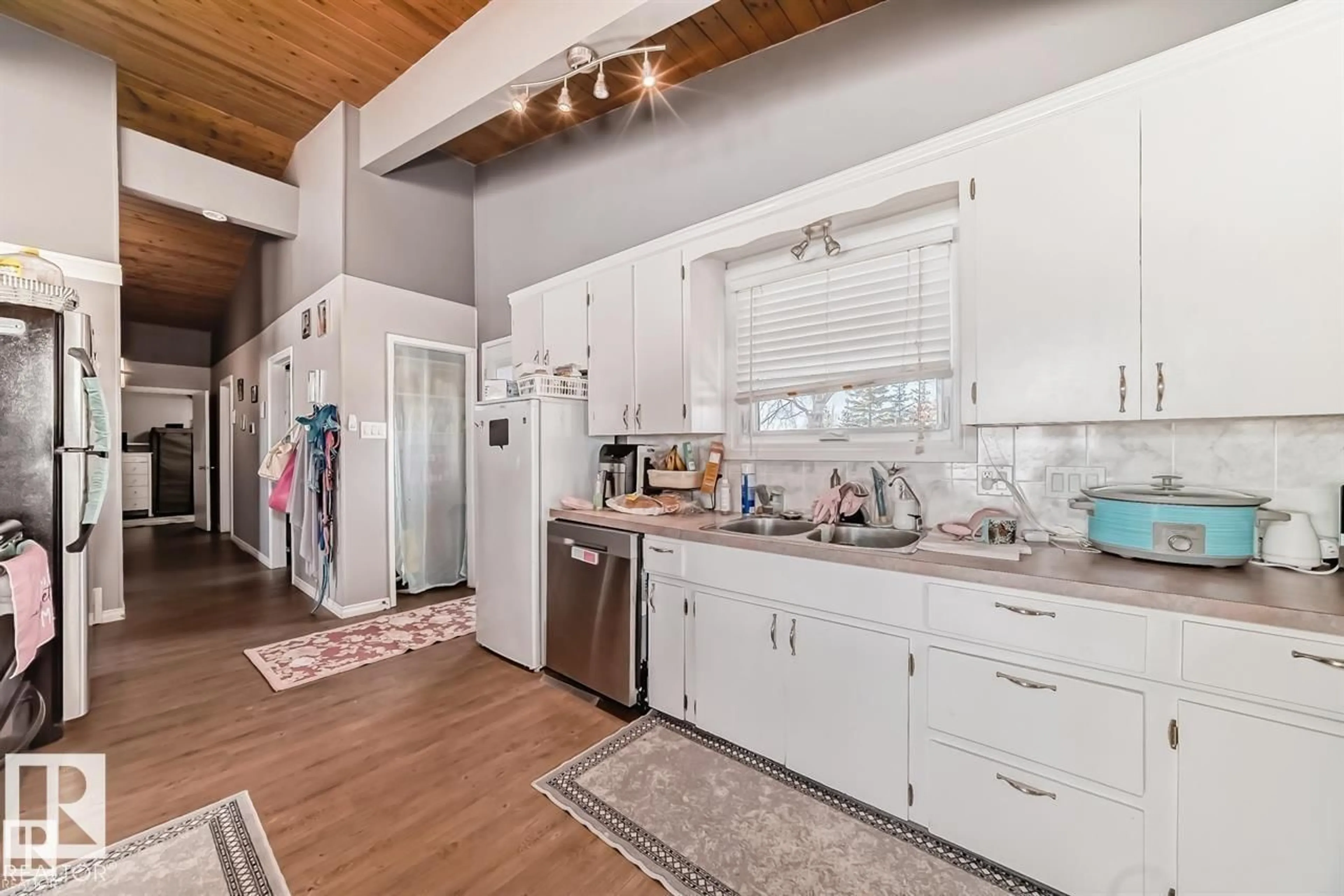 Open concept kitchen, unknown for 6822 50 AV, Rural Lac Ste. Anne County Alberta T0E0A0