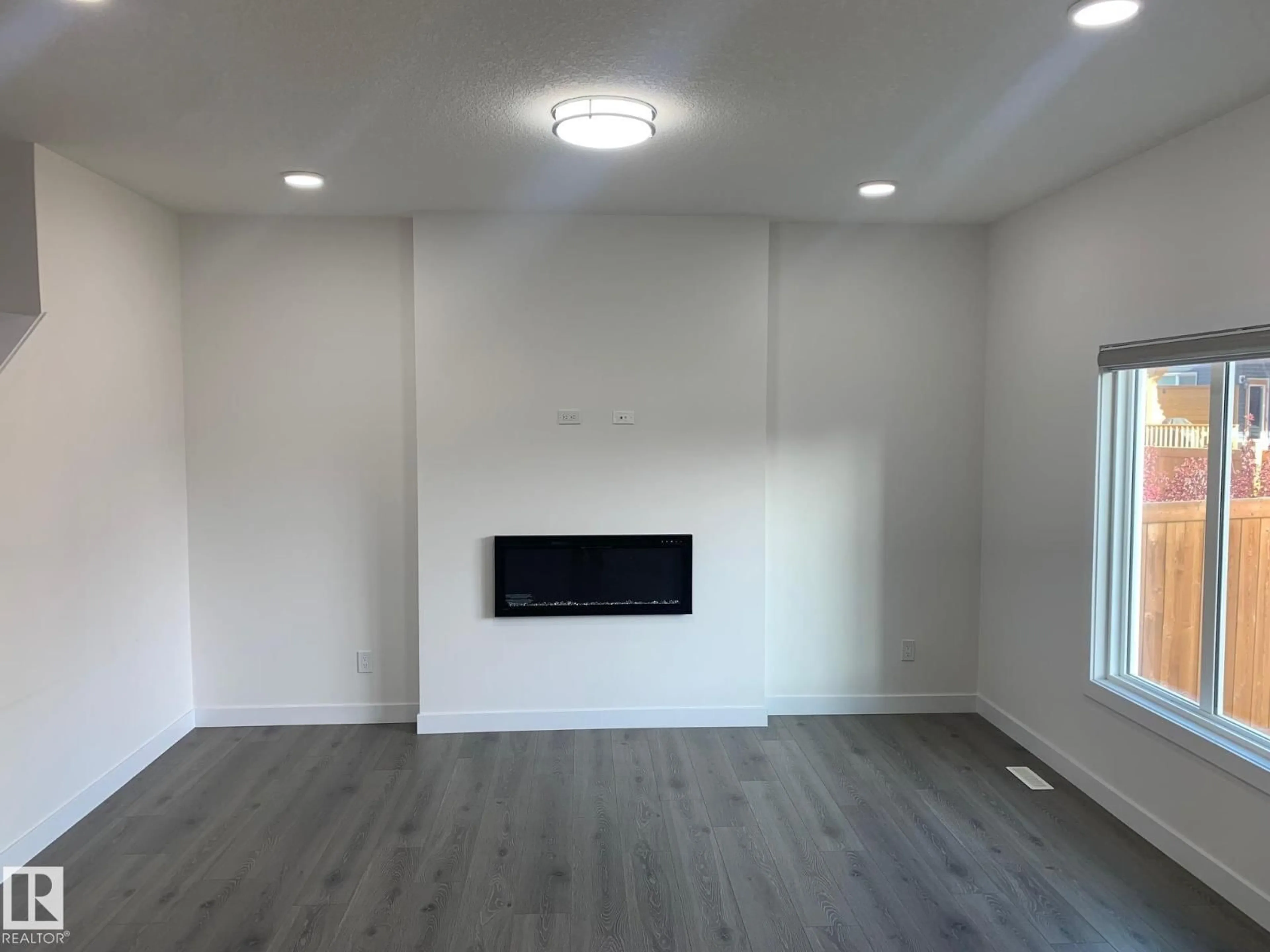 A pic of a room for 370 EDGEMONT RD, Edmonton Alberta T6M0Y4