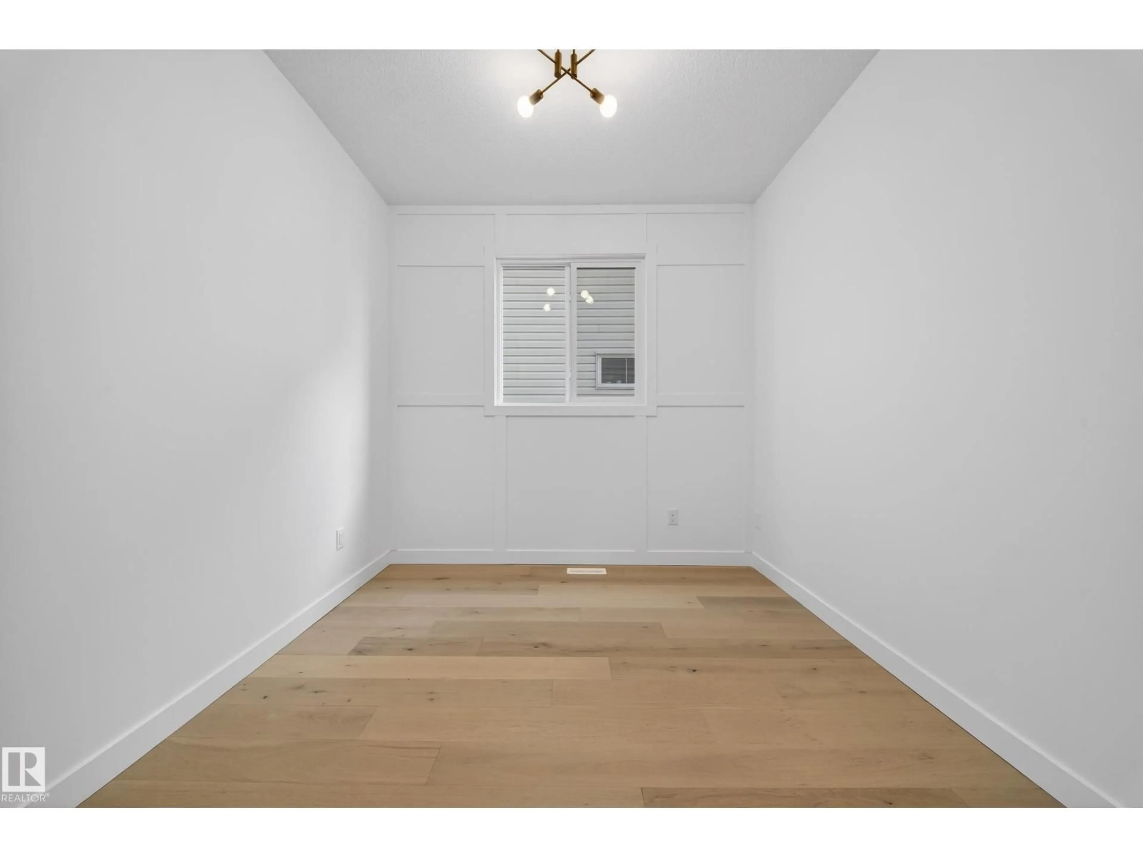 A pic of a room for 22526 98A AV, Edmonton Alberta T5T7R7