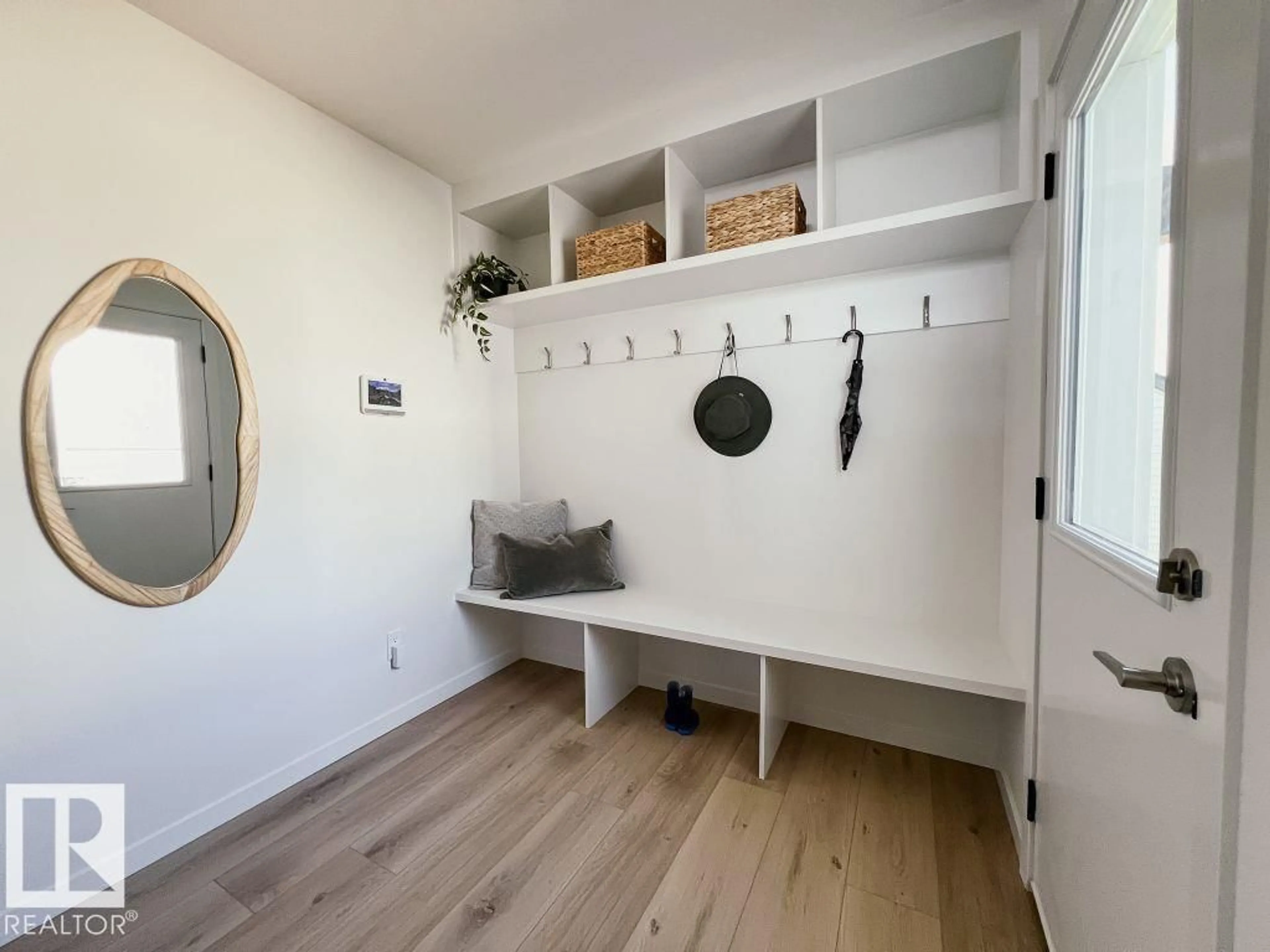 Indoor entryway for 7446 KLAPSTEIN CR, Edmonton Alberta T6W0A6