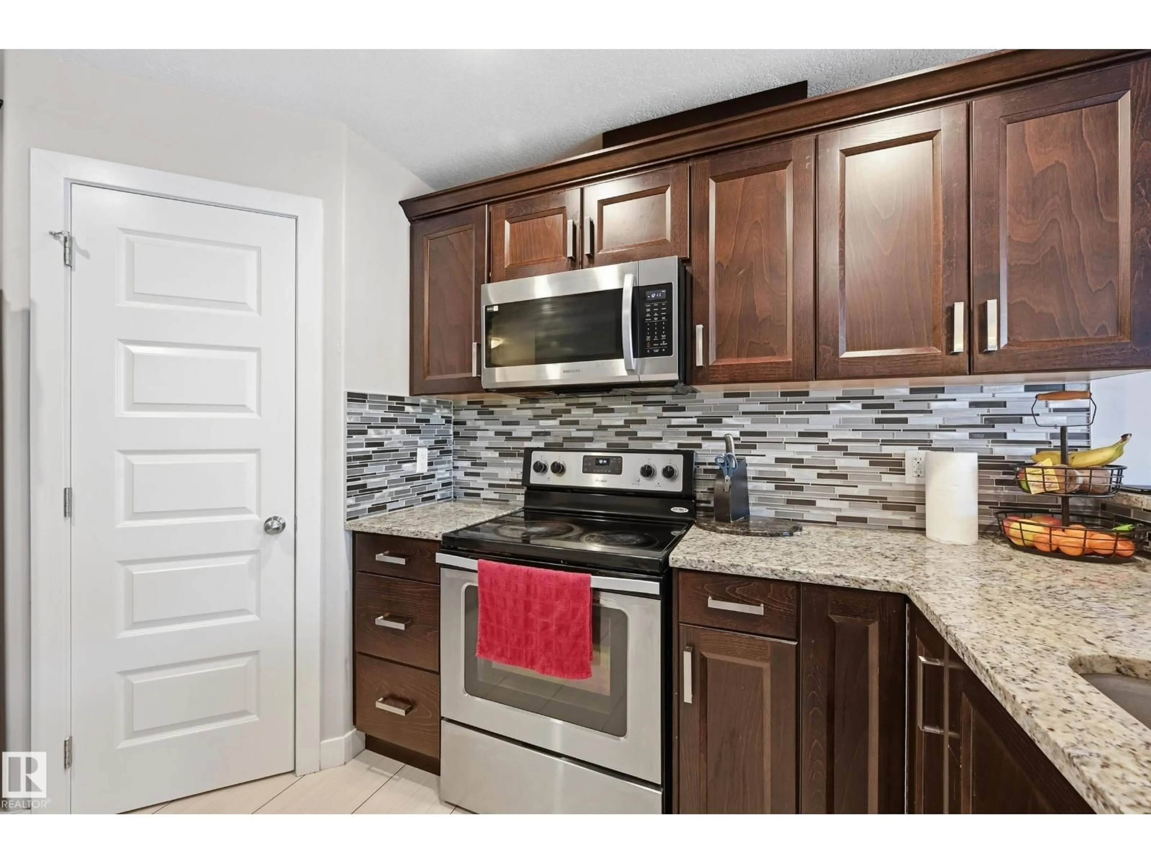 Standard kitchen, ceramic/tile floor for NW - 5978 167C AV, Edmonton Alberta T5Y0P4