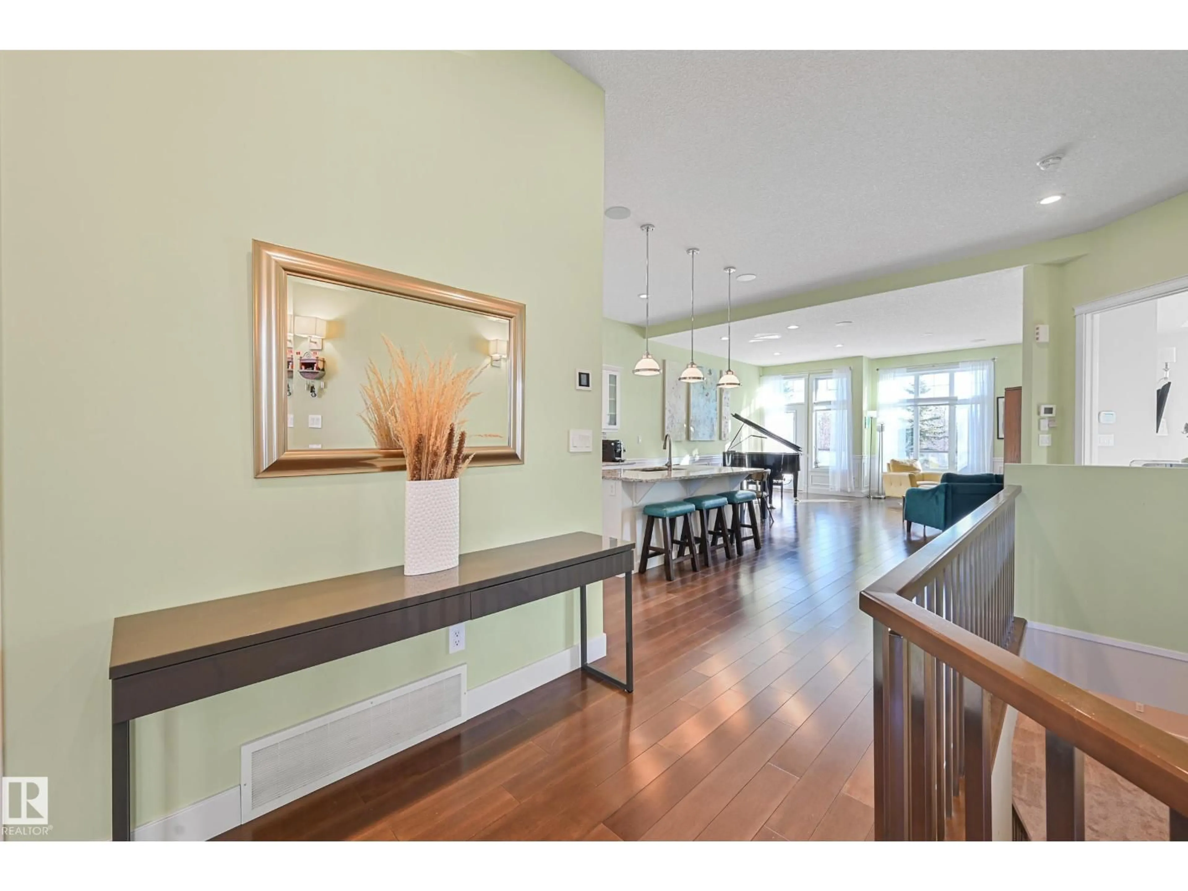 Indoor foyer for NW - 7570 MAY CM, Edmonton Alberta T6R0G9