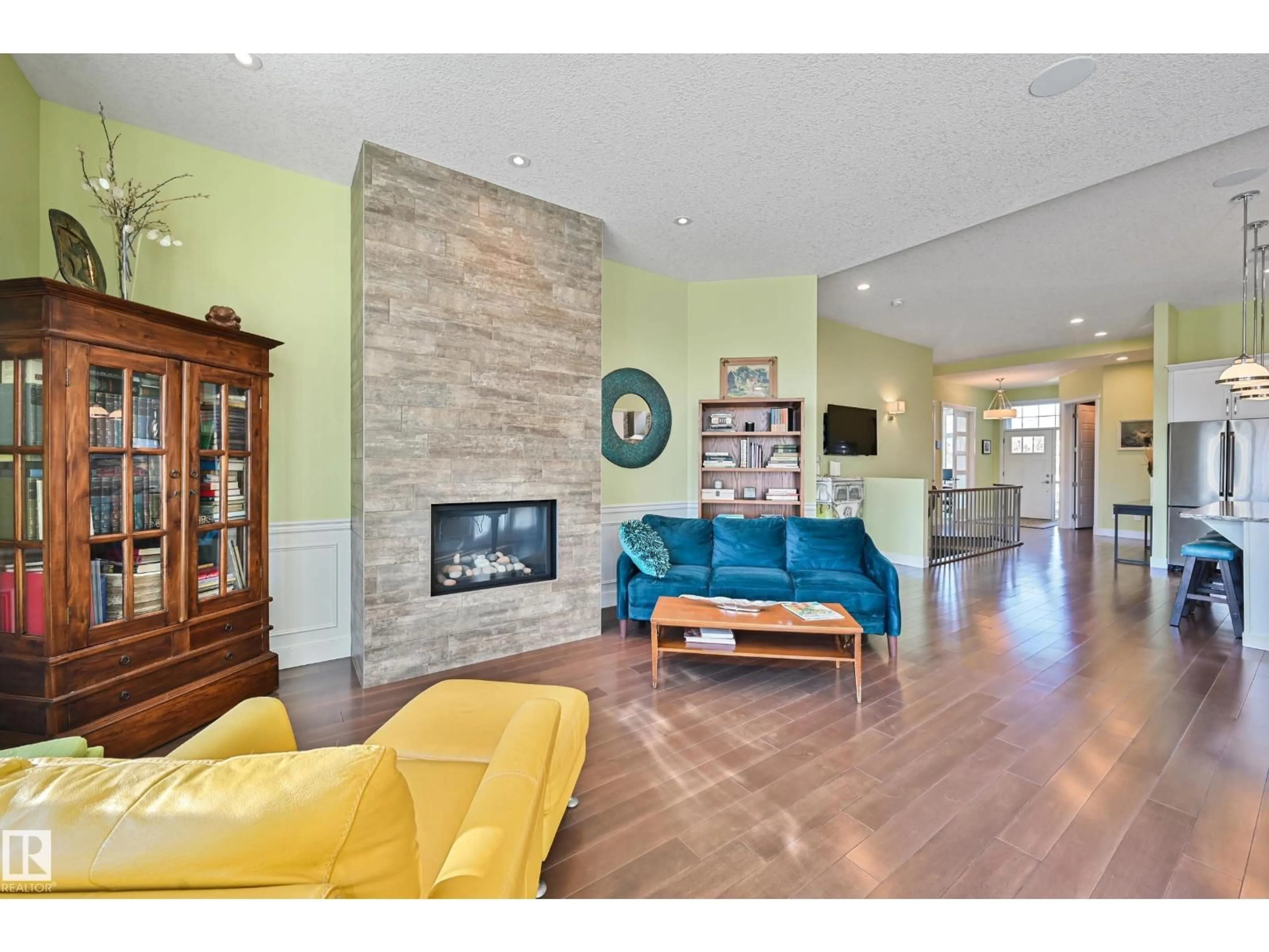 Living room with furniture, unknown for NW - 7570 MAY CM, Edmonton Alberta T6R0G9