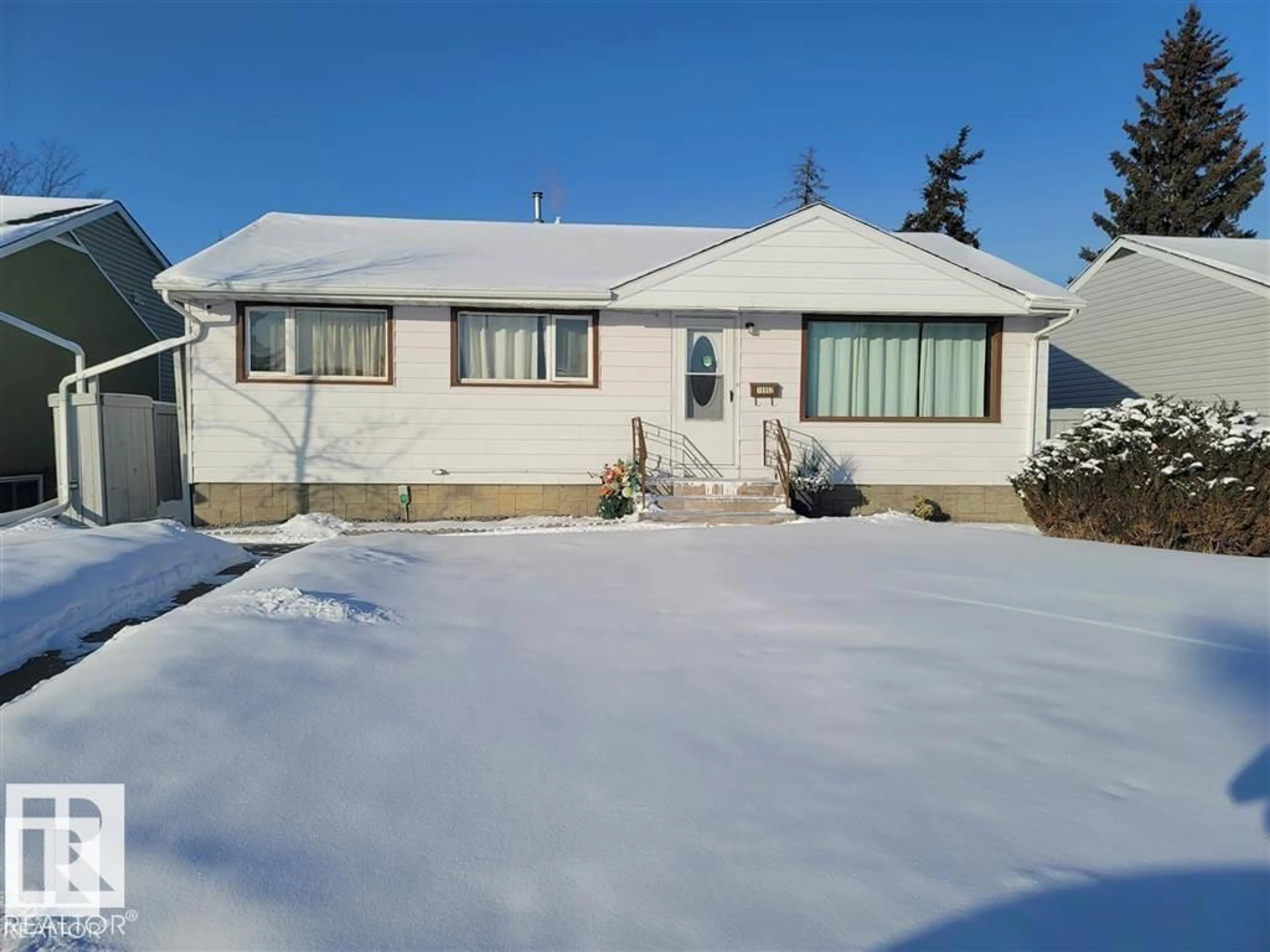 A pic from outside/outdoor area/front of a property/back of a property/a pic from drone, street for 15952 106A AV, Edmonton Alberta T5P0X5