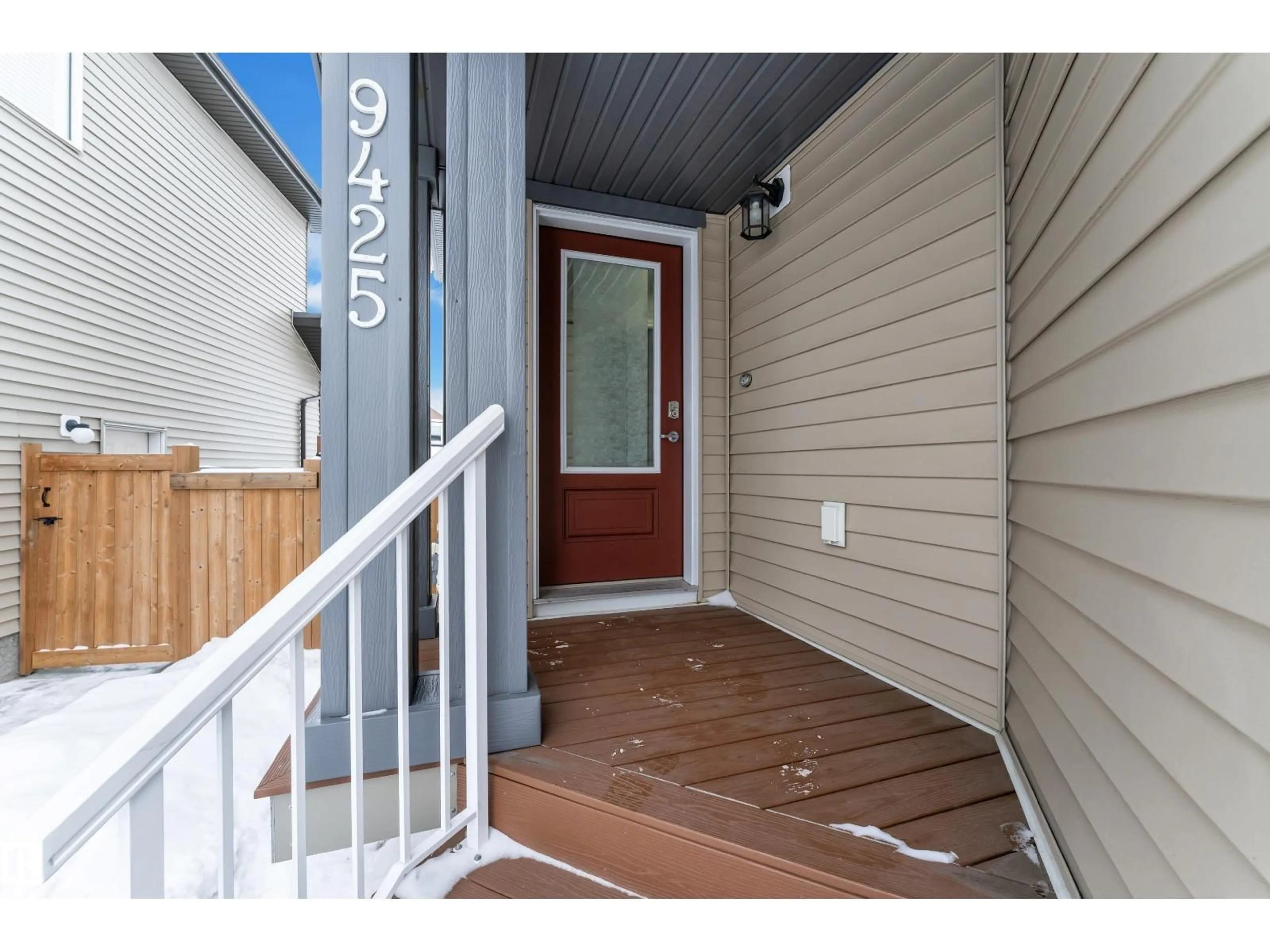 Indoor entryway for NW - 9425 206A ST, Edmonton Alberta T5T7M8