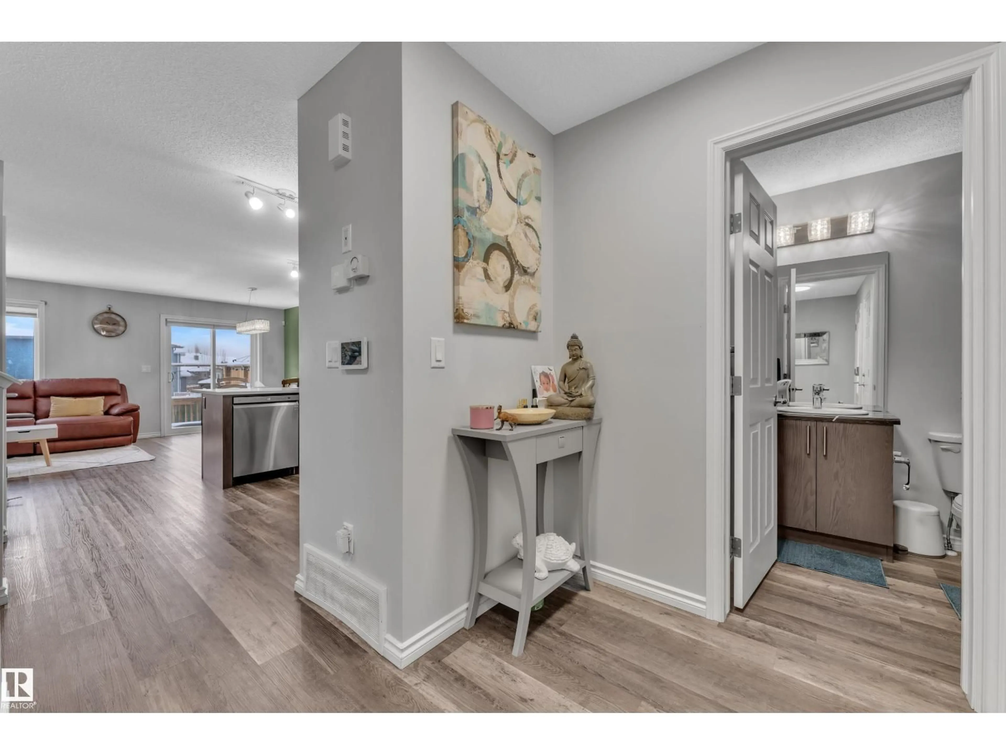 Indoor entryway for NW - 9425 206A ST, Edmonton Alberta T5T7M8