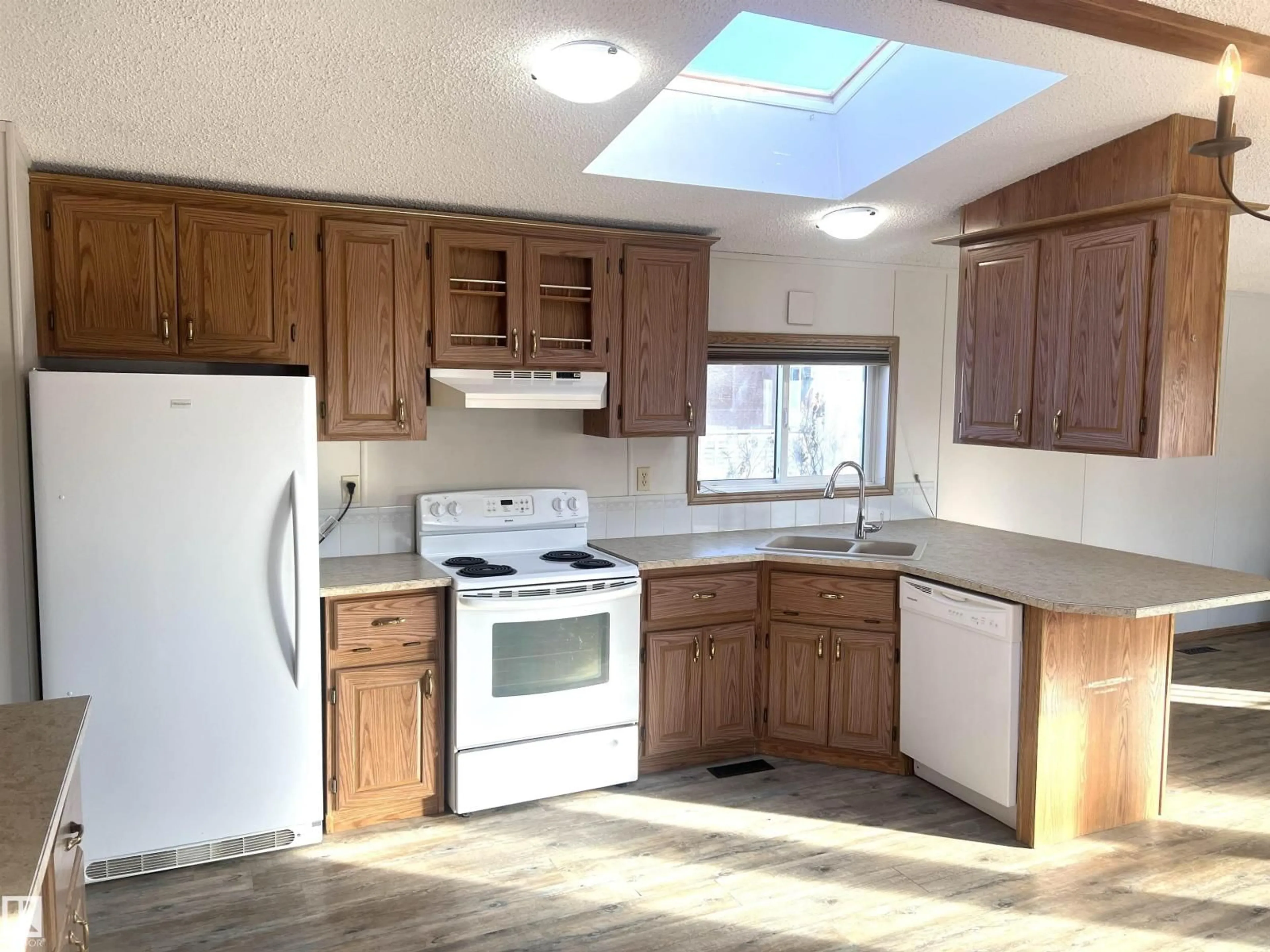 Standard kitchen, unknown for NE - 4819 51 AV, Millet Alberta T0C1Z0