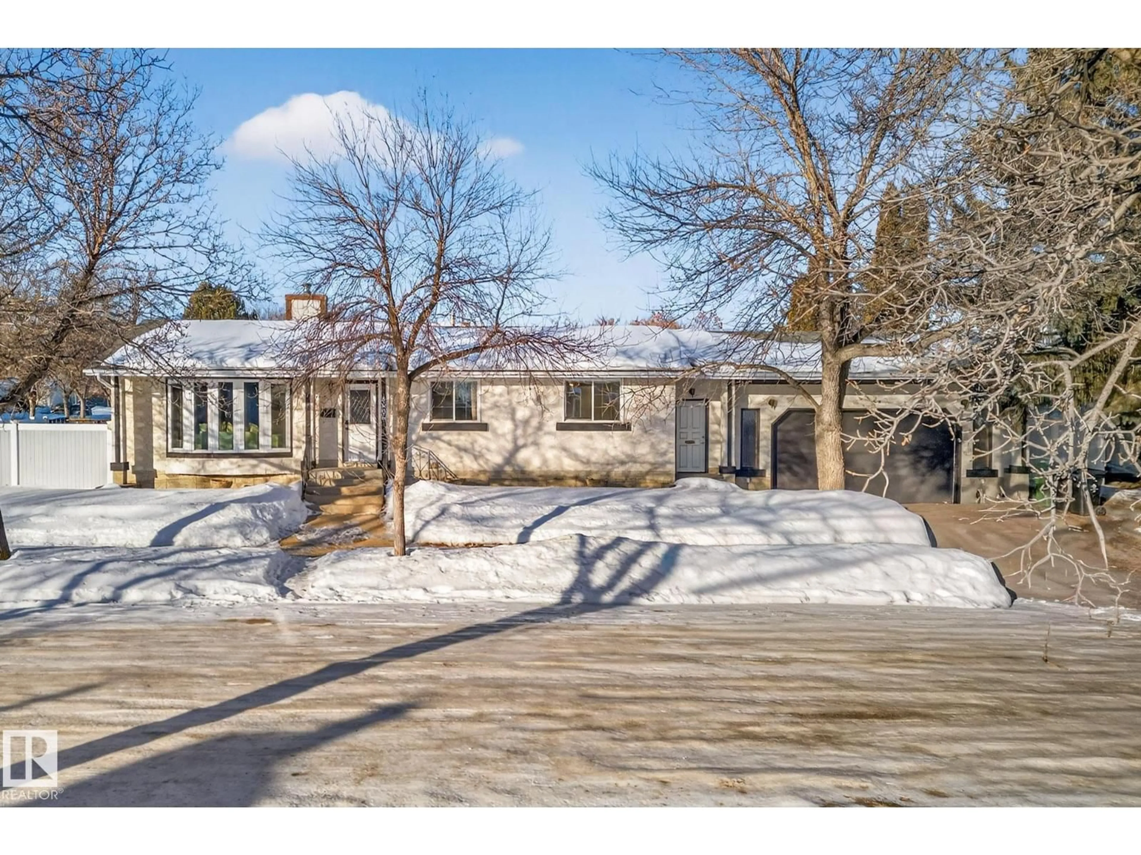 A pic from outside/outdoor area/front of a property/back of a property/a pic from drone, street for 8606 92 AV, Fort Saskatchewan Alberta T8L1A2