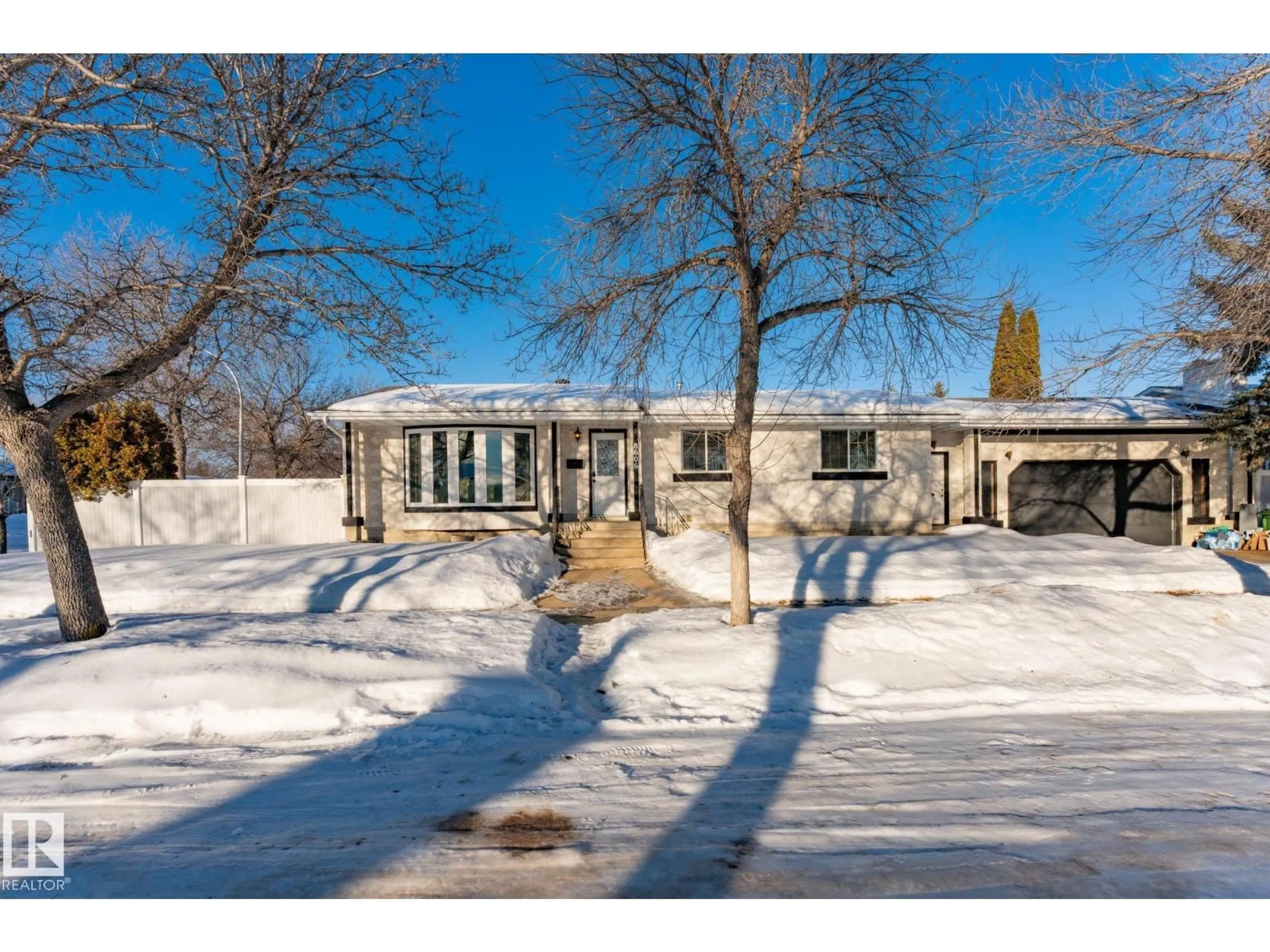 A pic from outside/outdoor area/front of a property/back of a property/a pic from drone, street for 8606 92 AV, Fort Saskatchewan Alberta T8L1A2