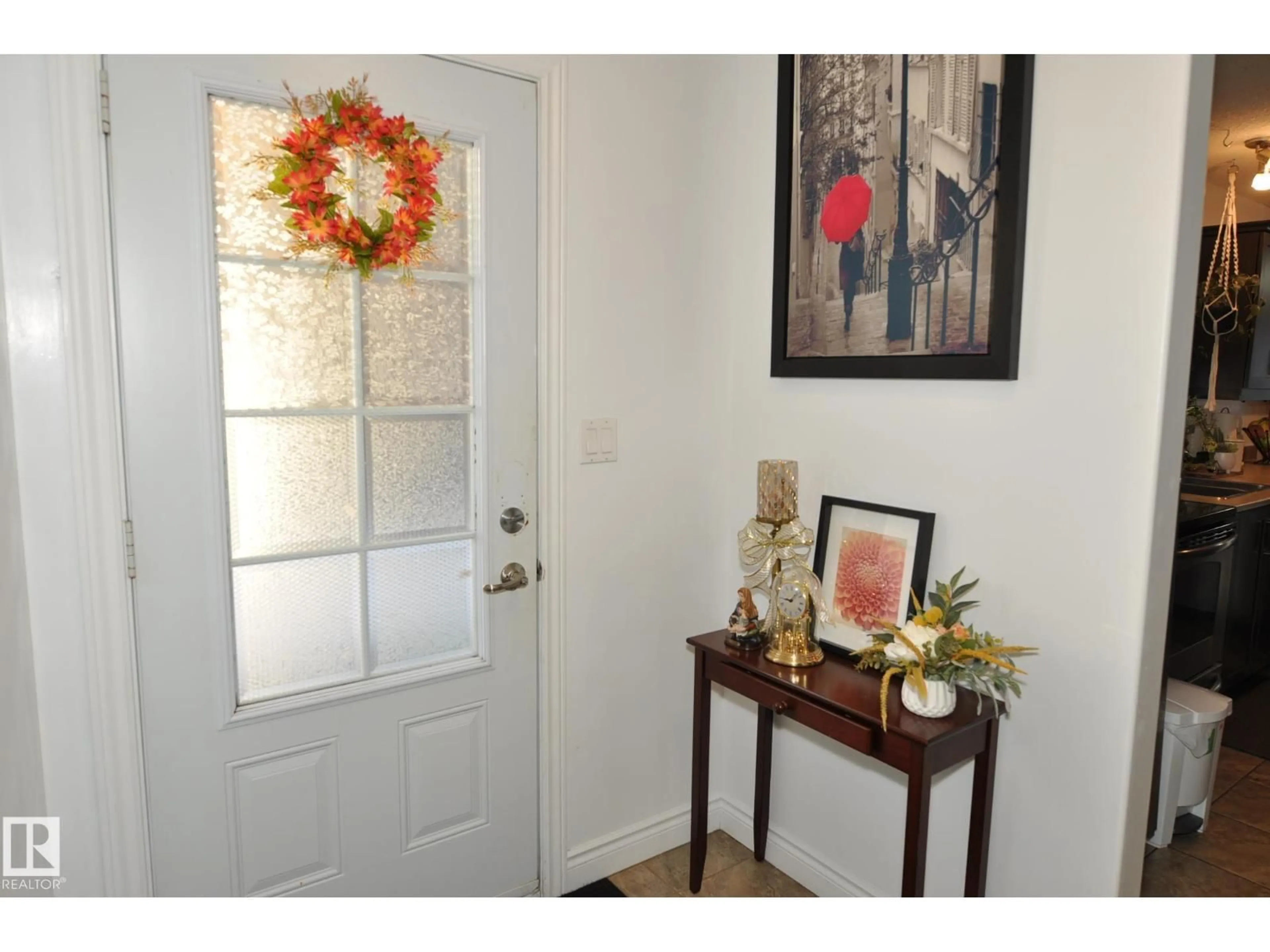 Indoor entryway for #8 - 10103 101 AV, Morinville Alberta T8R1A6