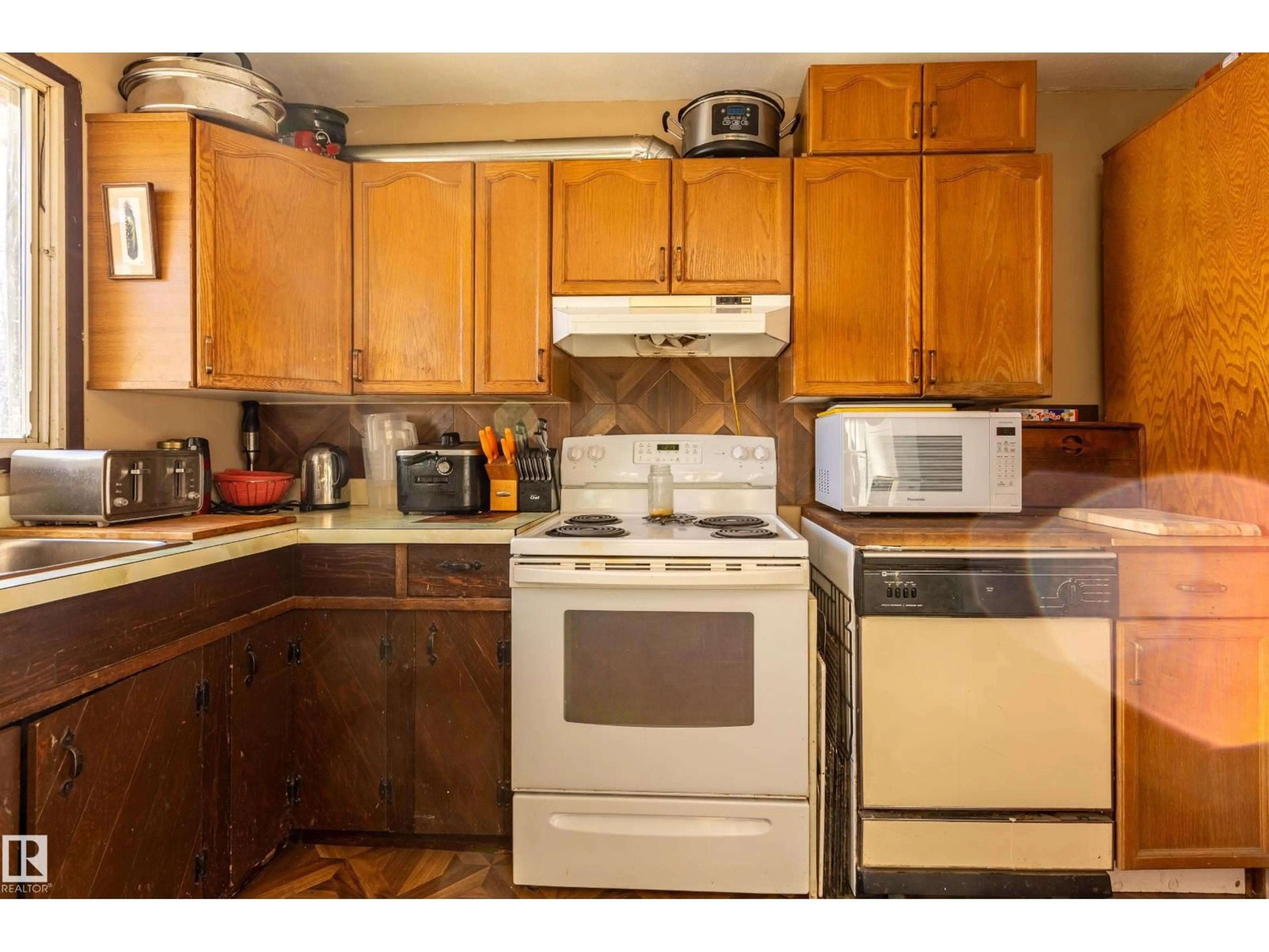 Standard kitchen, unknown for 8 FOURTH ST, Duffield Alberta T0E0N0