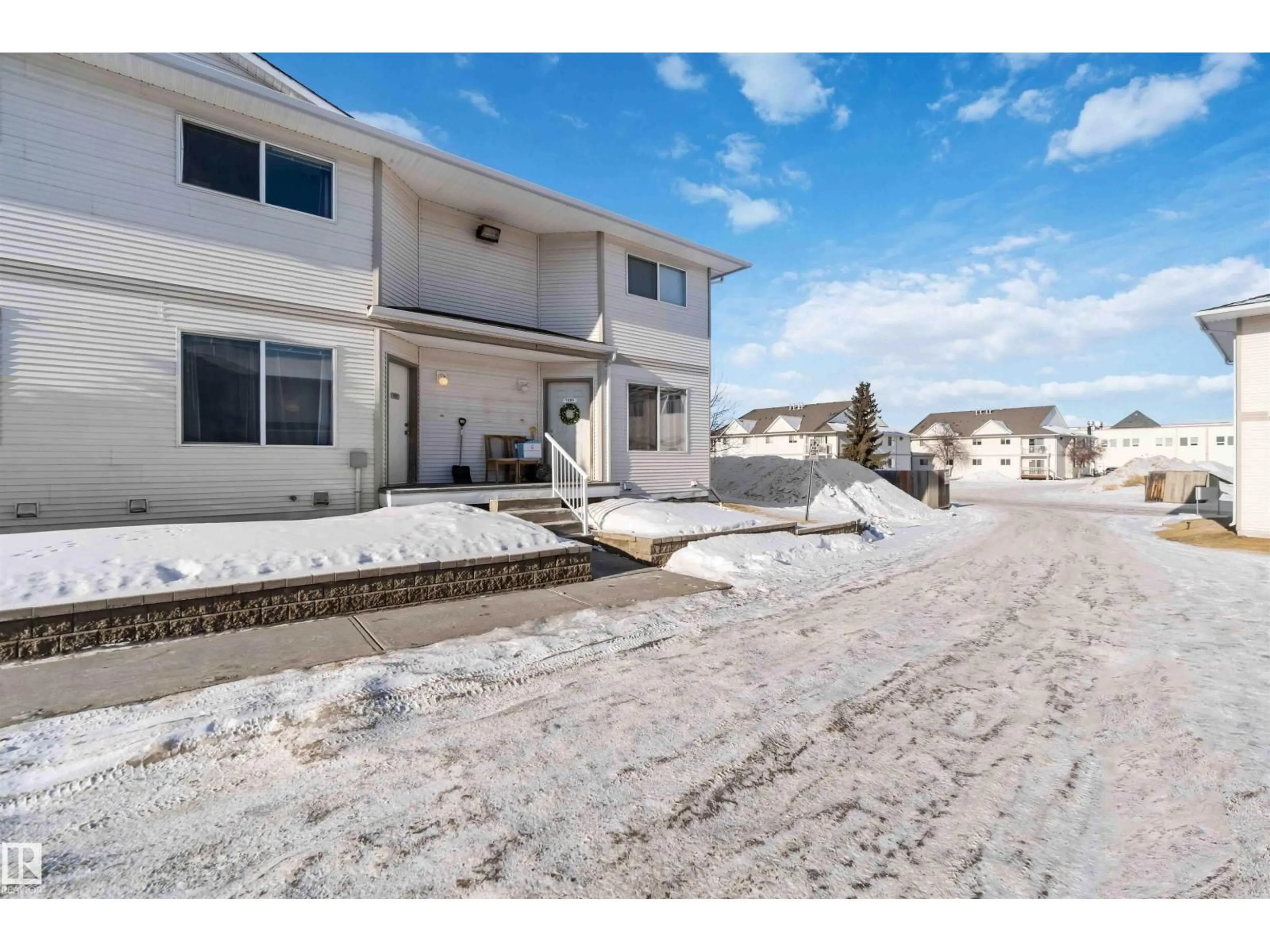 A pic from outside/outdoor area/front of a property/back of a property/a pic from drone, street for #1005 - 610 KING ST, Spruce Grove Alberta T7X4J9