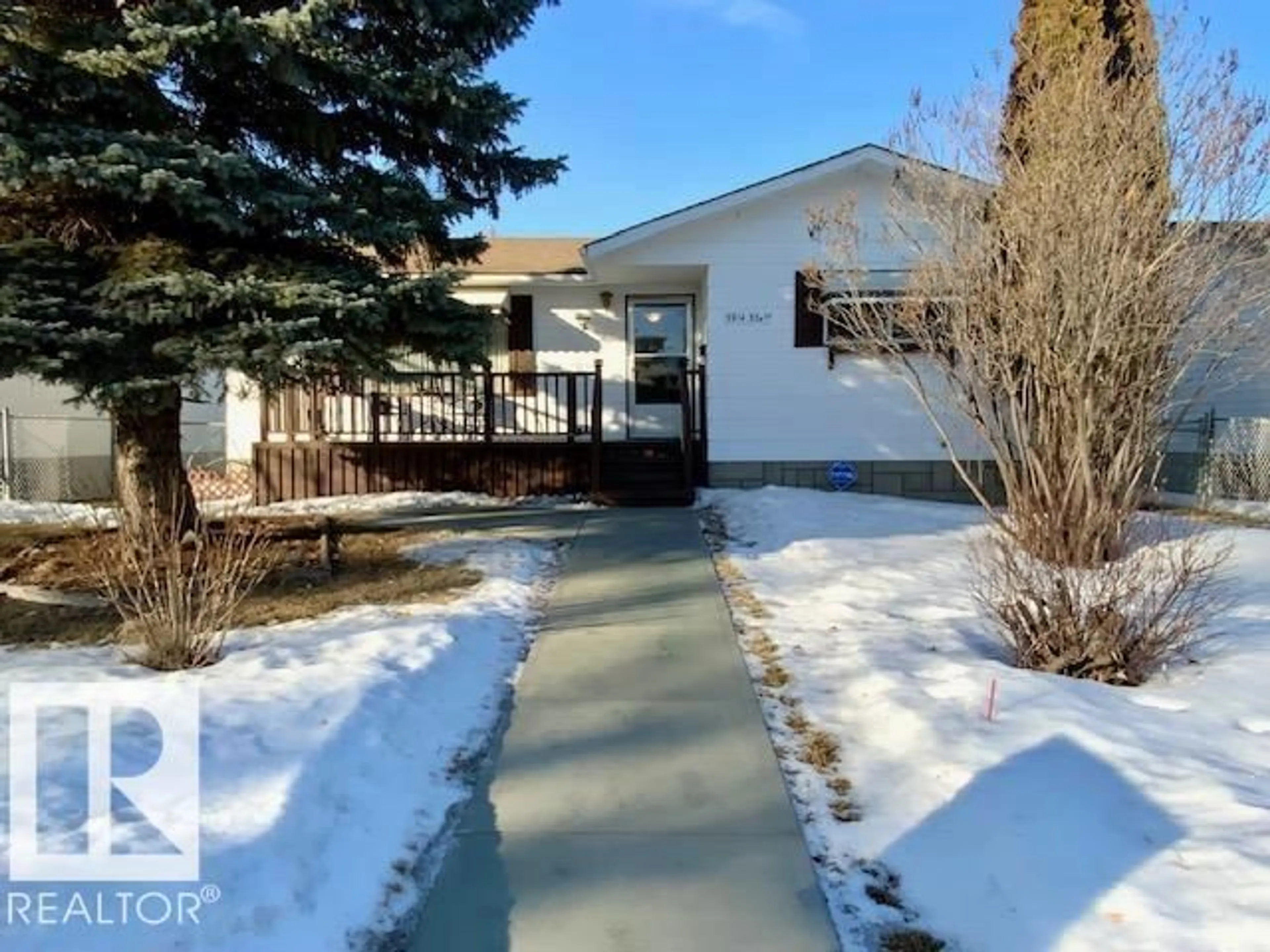 Home with vinyl exterior material, street for 3914 53A ST, Wetaskiwin Alberta T9A1R8