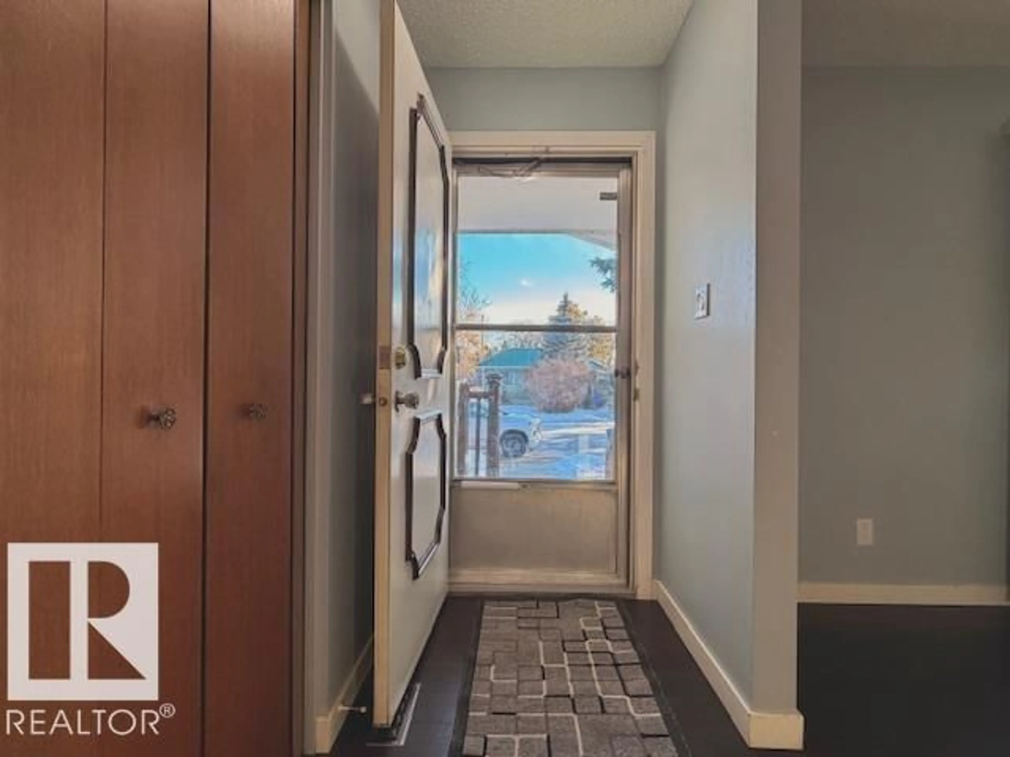 Indoor entryway for 3914 53A ST, Wetaskiwin Alberta T9A1R8