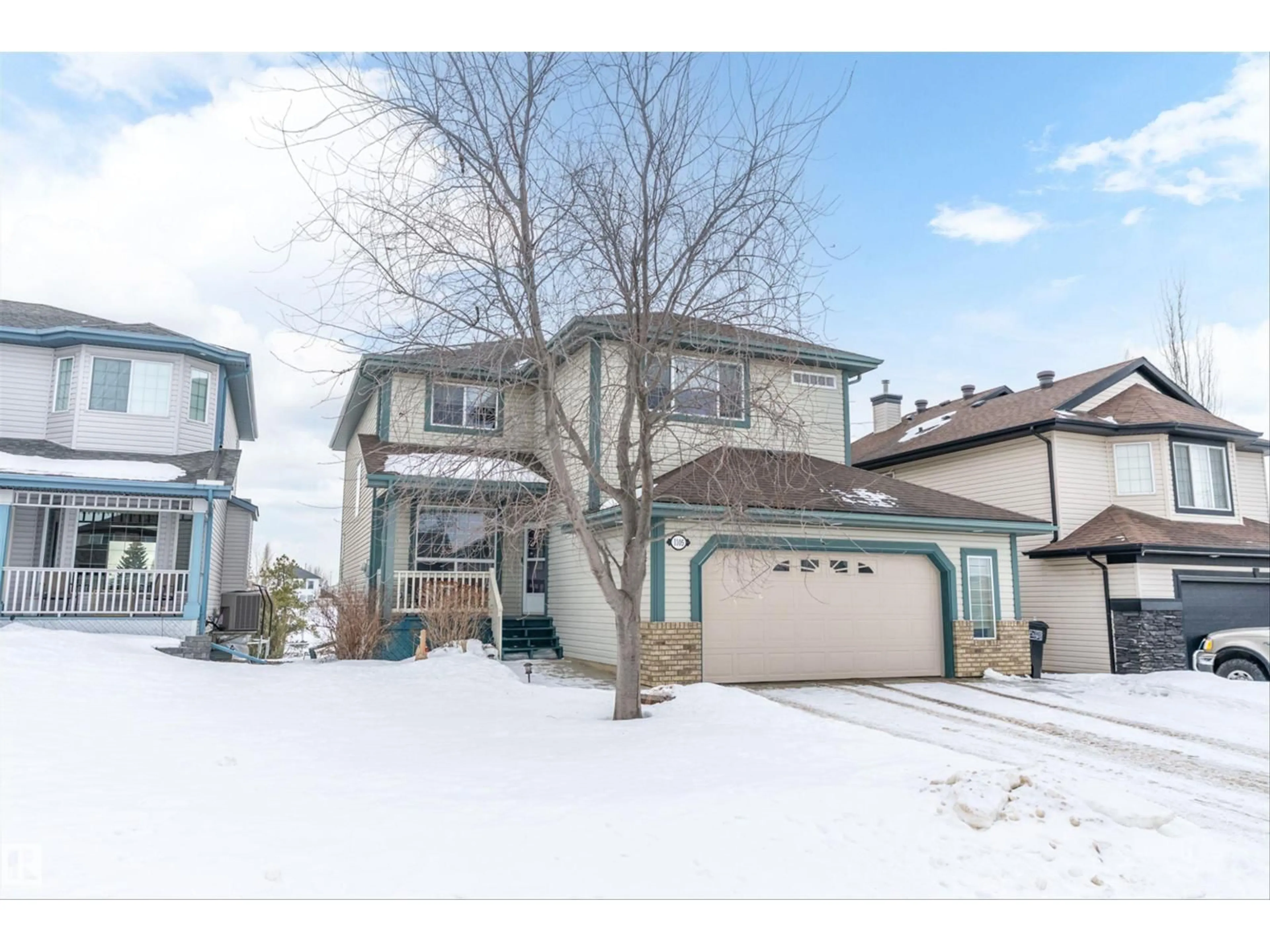 A pic from outside/outdoor area/front of a property/back of a property/a pic from drone, street for 1105 KLARVATTEN CV, Edmonton Alberta T5Z3N3