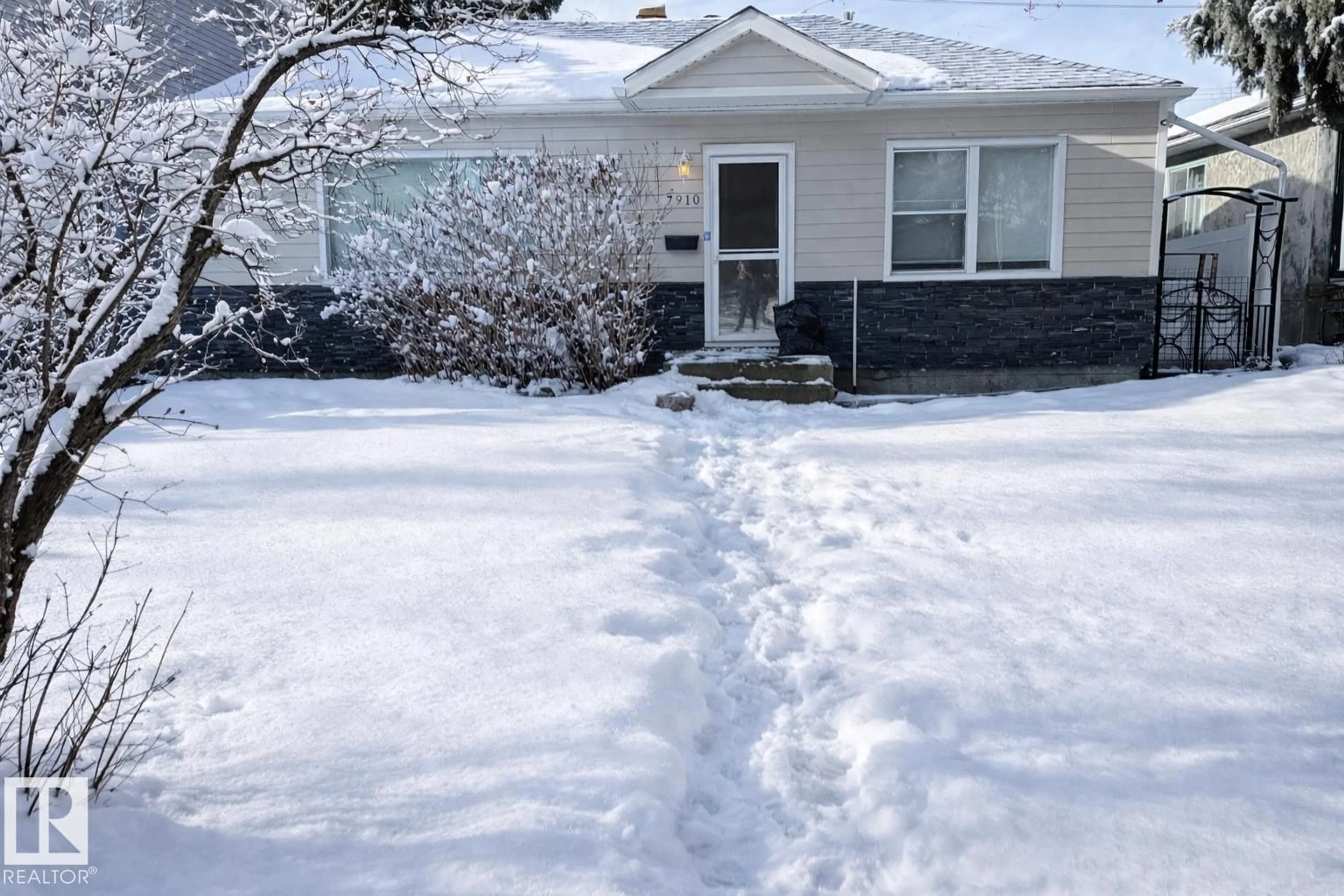 Home with vinyl exterior material, street for 7910 75 ST, Edmonton Alberta T6C2G5