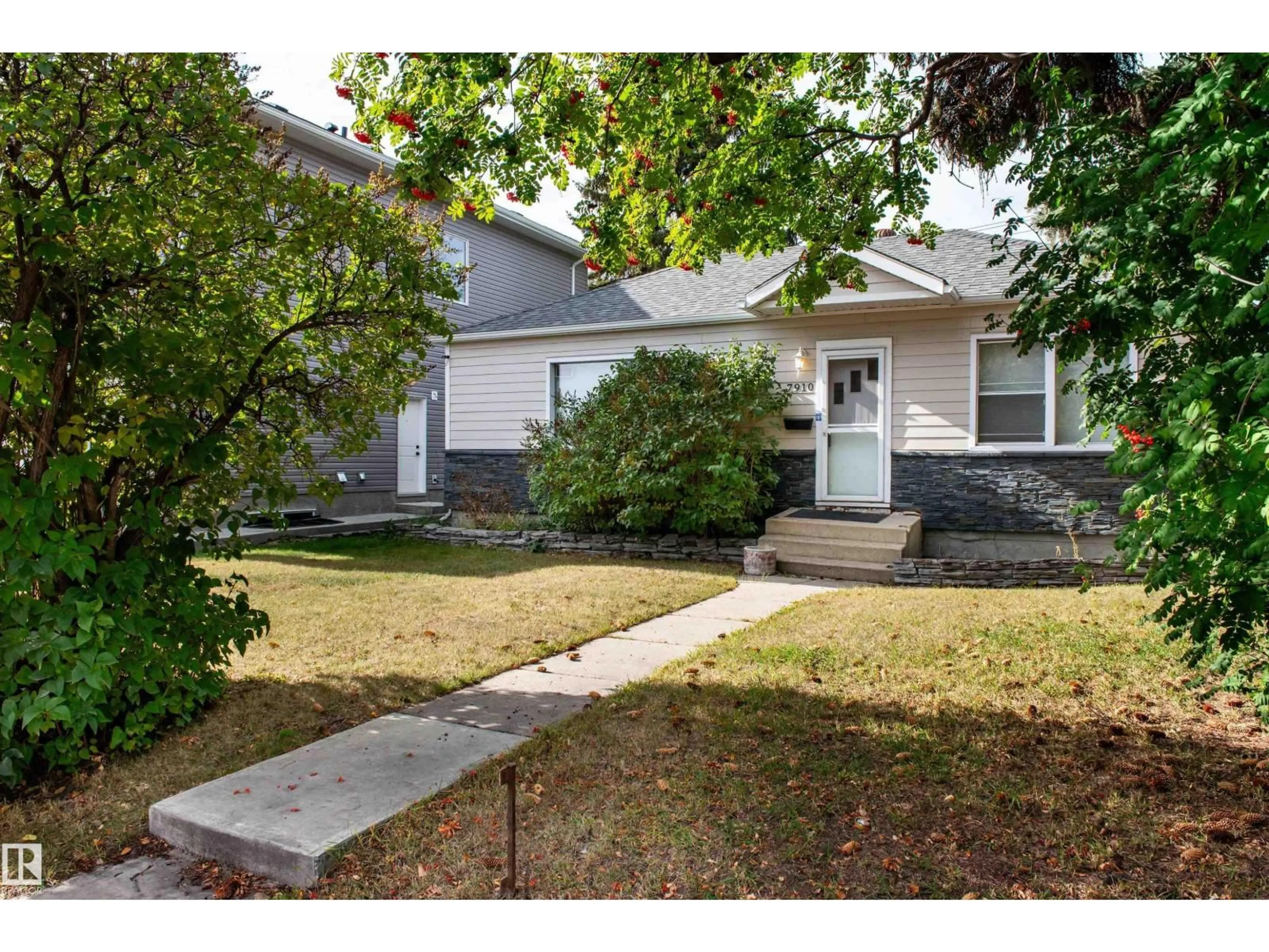 Home with vinyl exterior material, street for 7910 75 ST, Edmonton Alberta T6C2G5