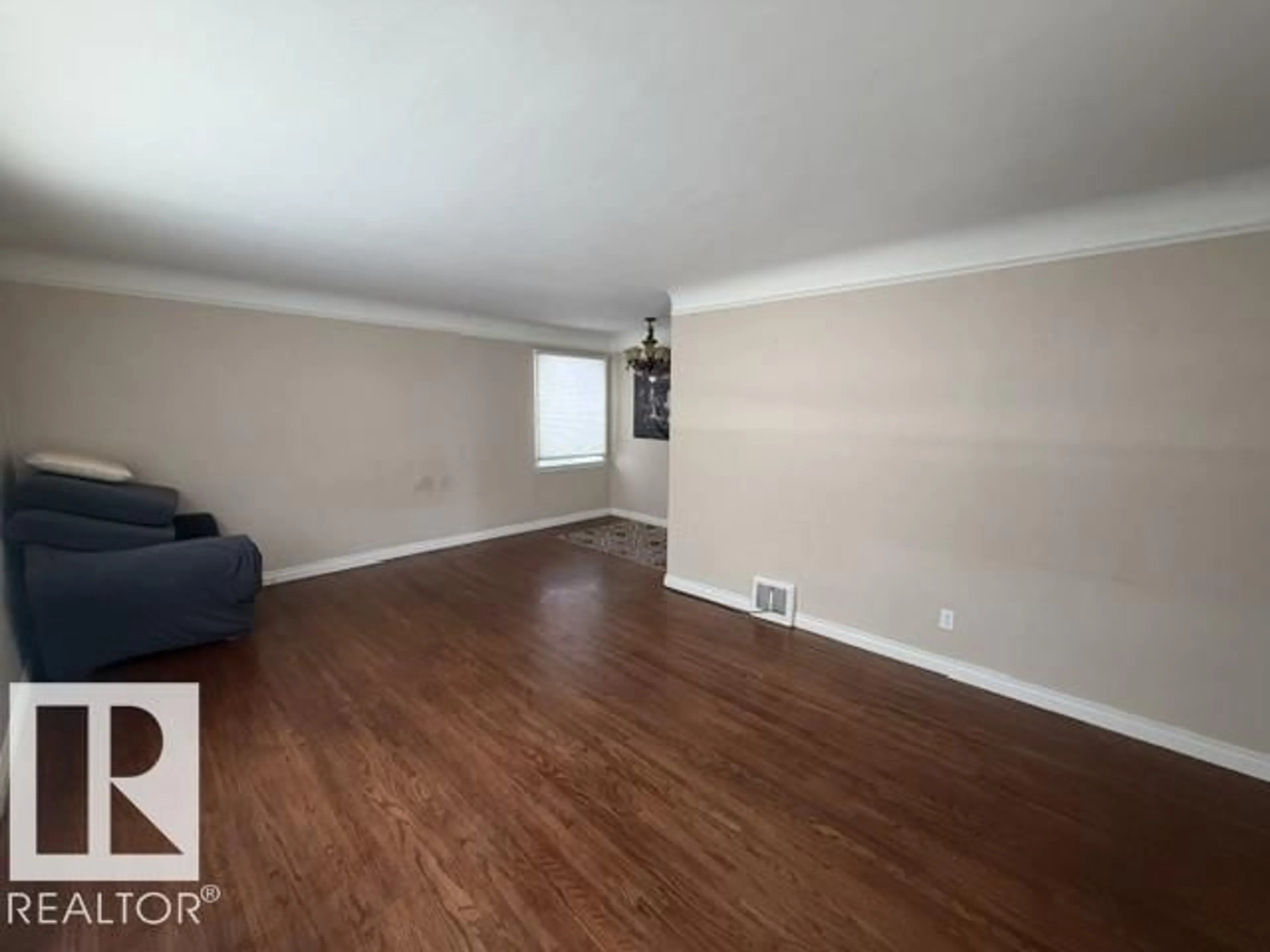 A pic of a room for 7910 75 ST, Edmonton Alberta T6C2G5