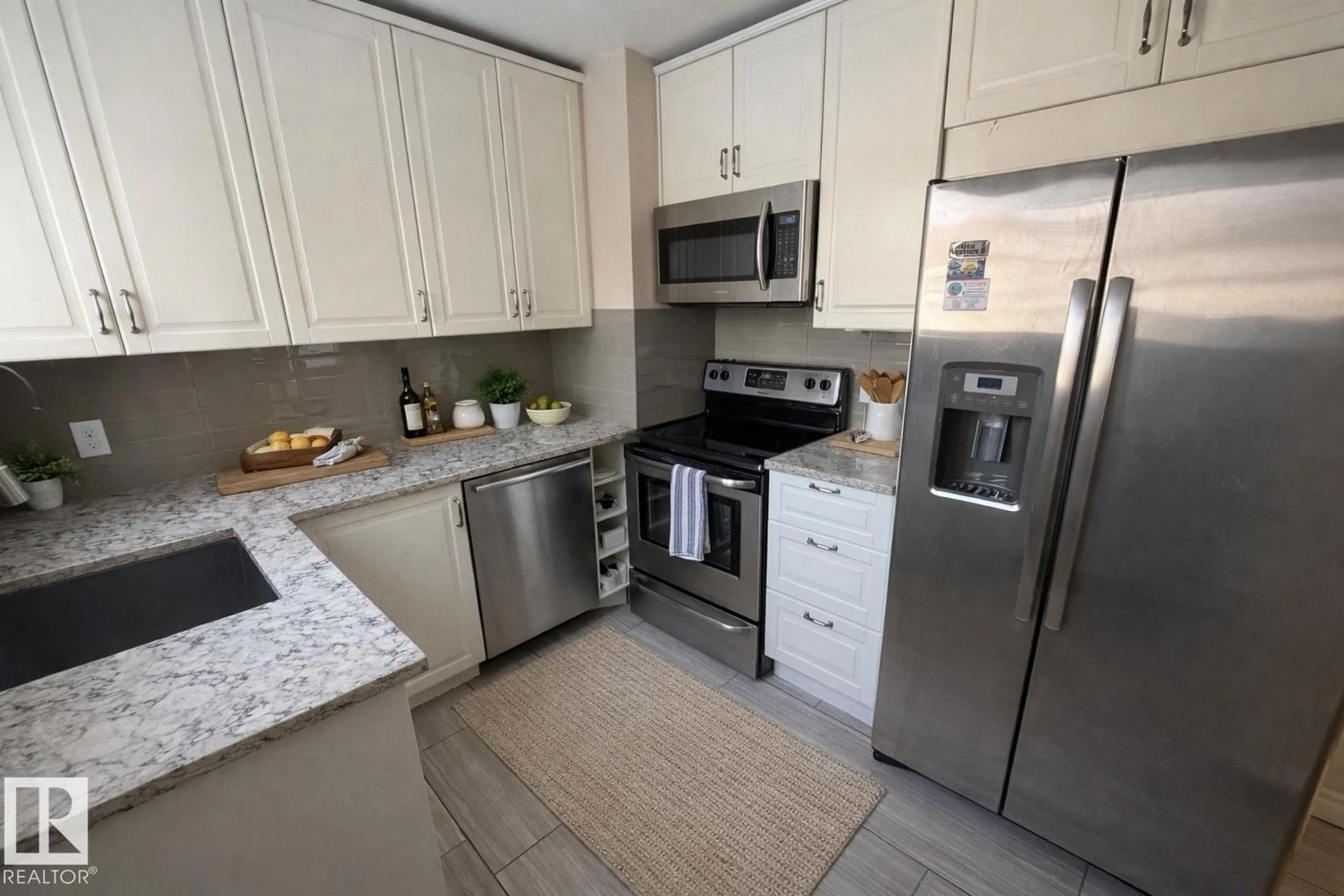 Unknown for 7910 75 ST, Edmonton Alberta T6C2G5