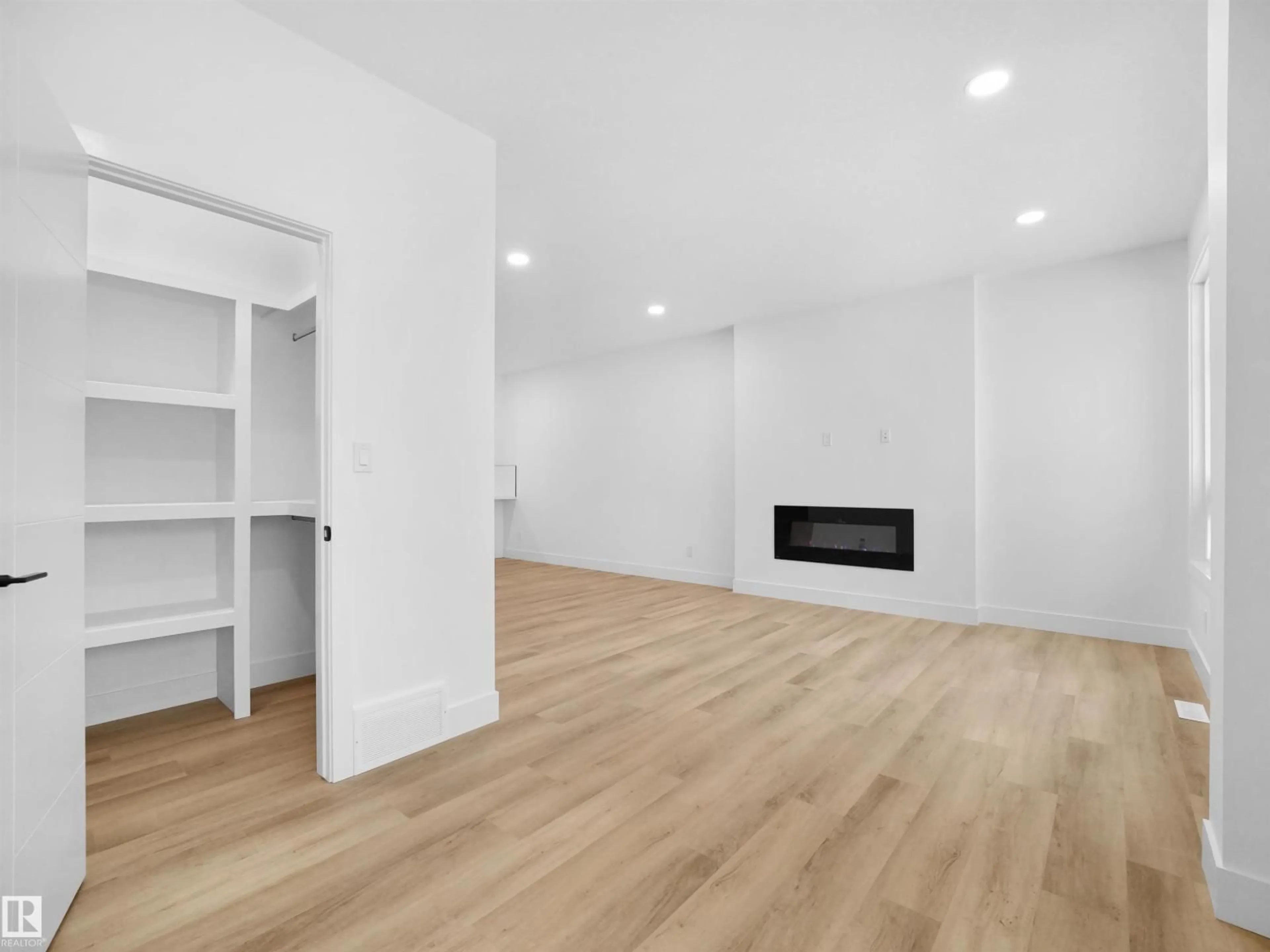 A pic of a room for 788 CY BECKER DR, Edmonton Alberta T5Y2W4