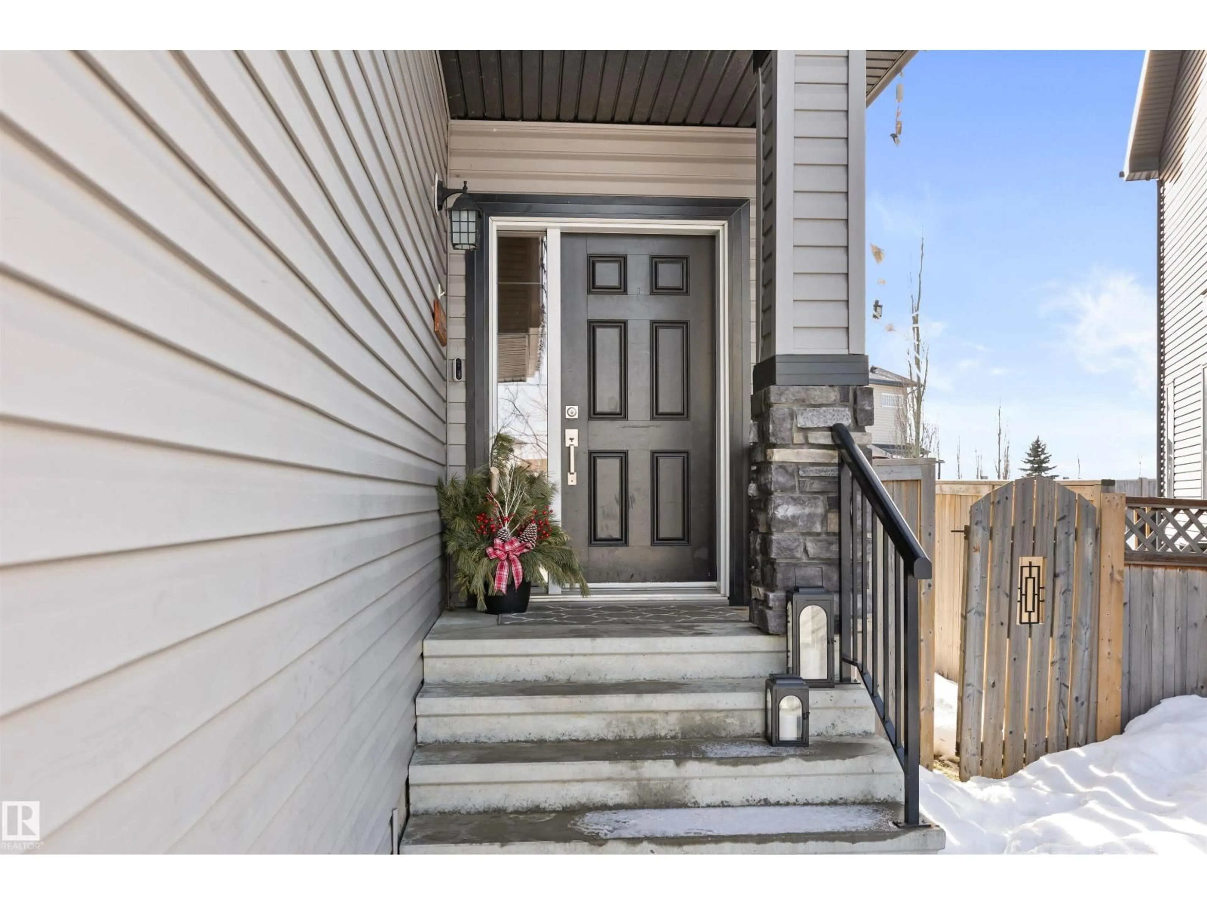 Indoor entryway for 9611 83 AV, Morinville Alberta T8R0A6