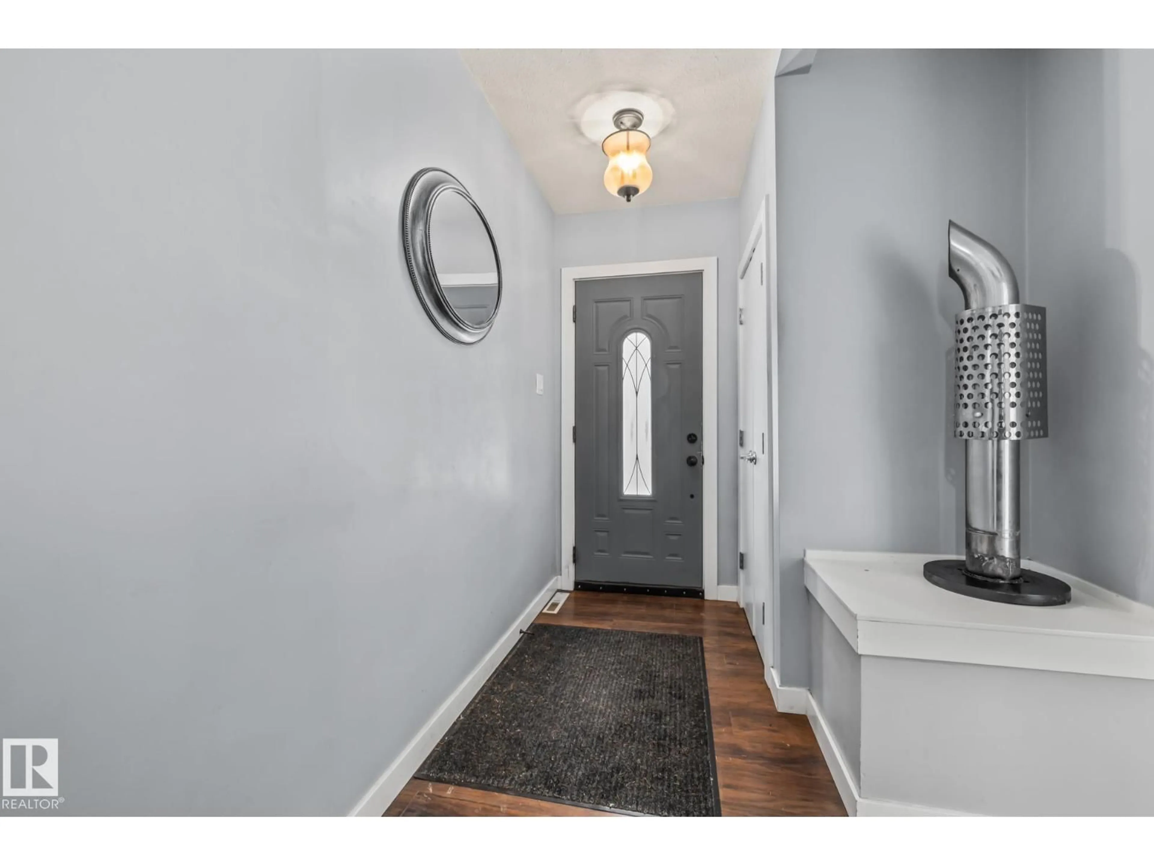 Indoor entryway for 13608 137 ST, Edmonton Alberta T5L2B3