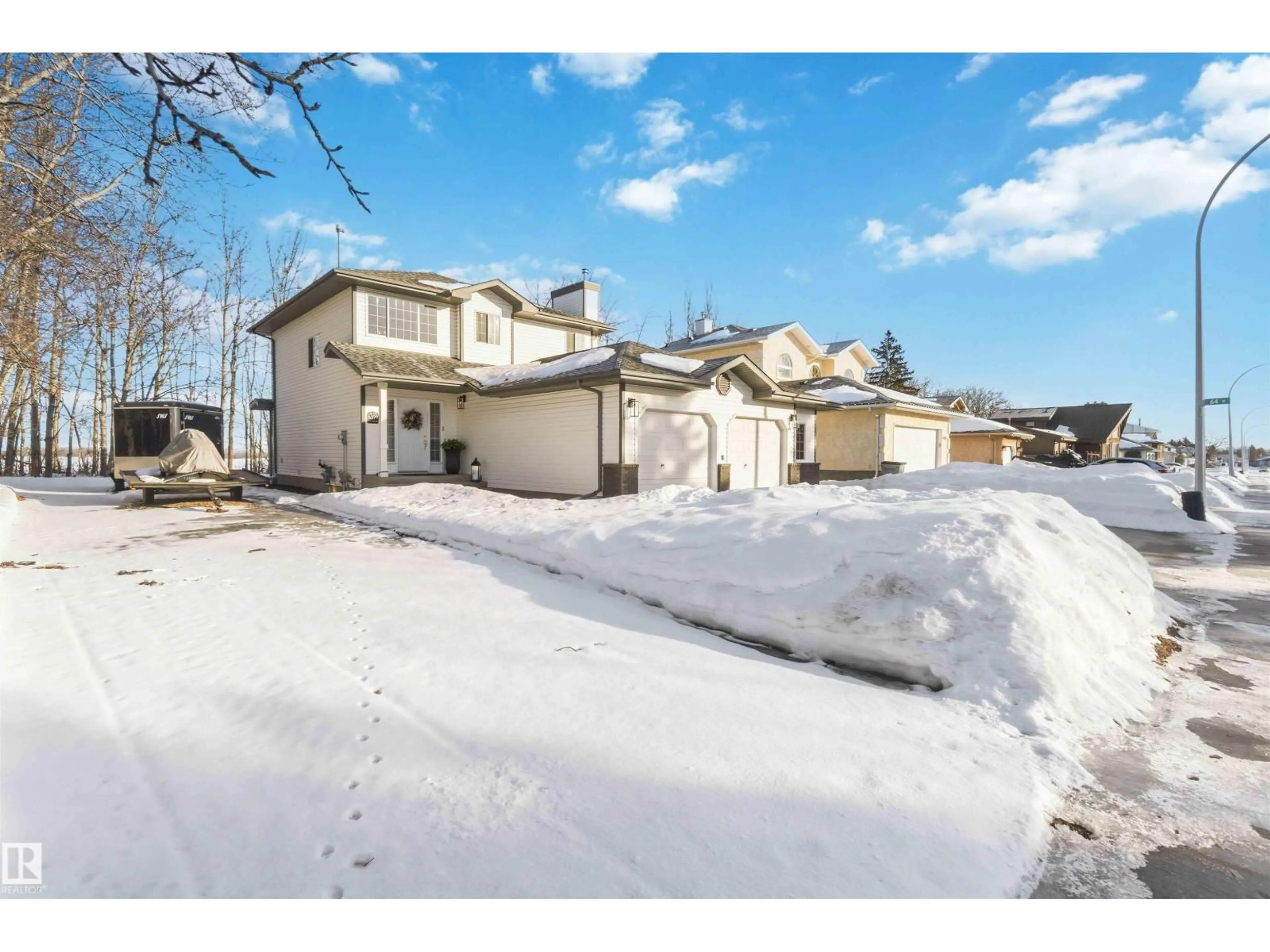 A pic from outside/outdoor area/front of a property/back of a property/a pic from drone, street for 6379 53A AV, Redwater Alberta T0A2W0