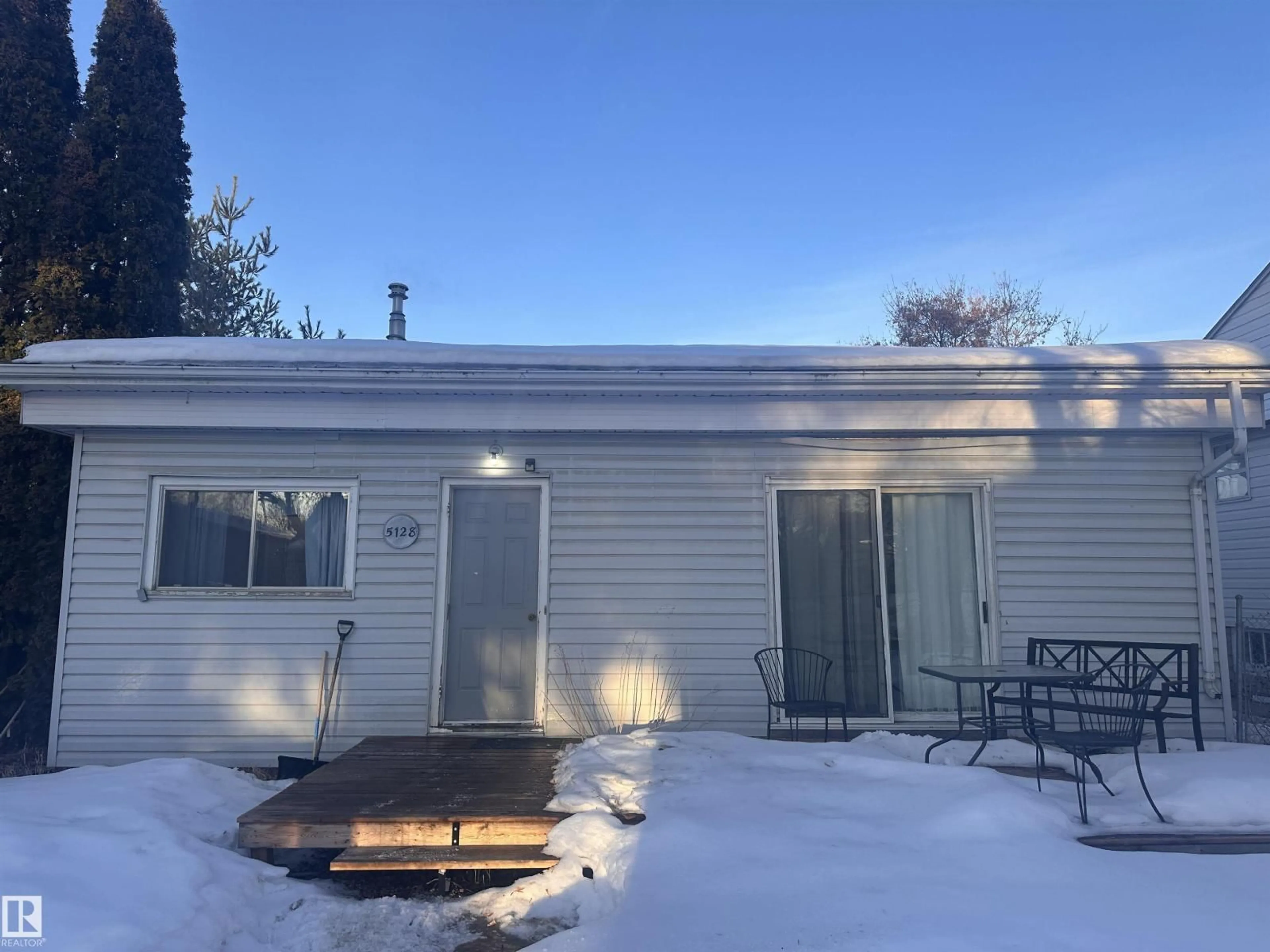 Unknown for 5128 52, Barrhead Alberta T7N1E9