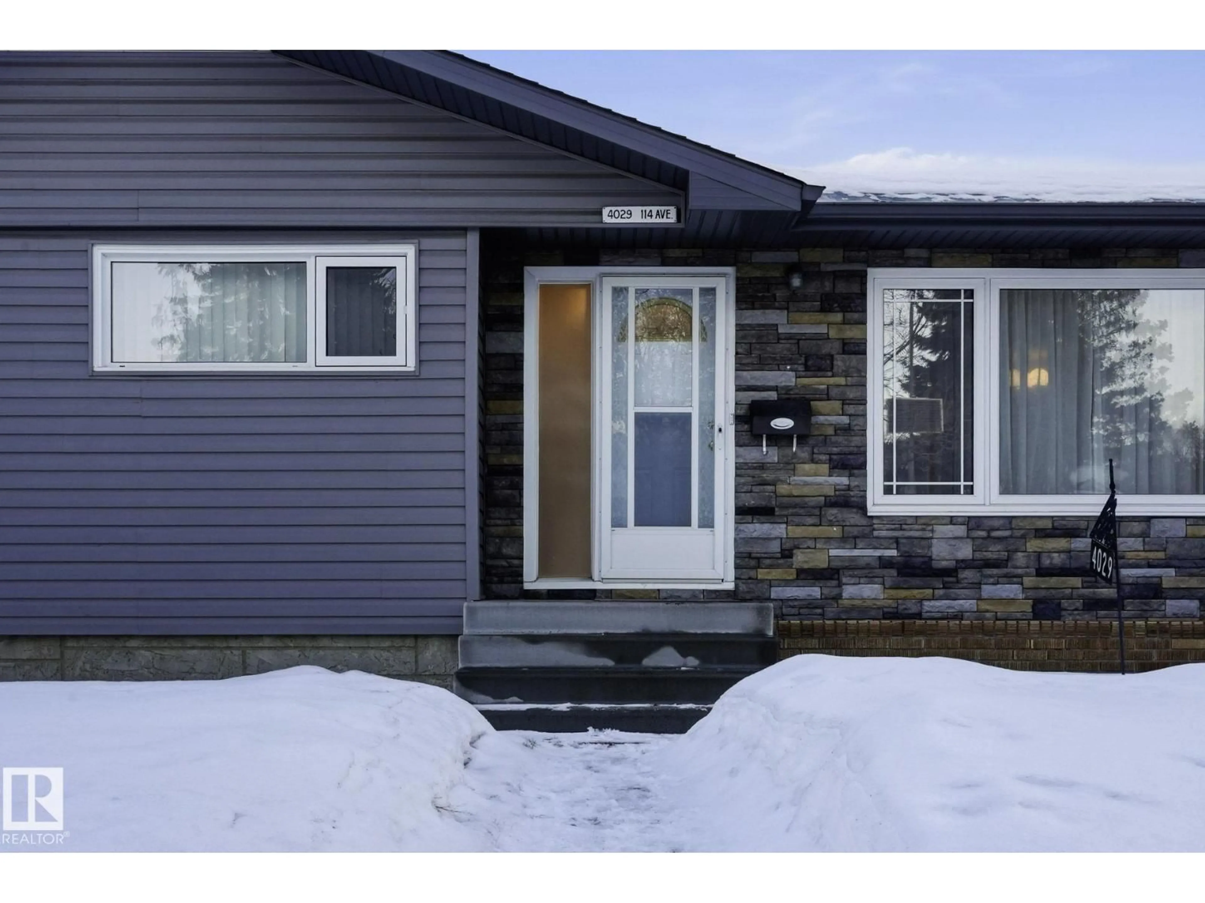 Home with vinyl exterior material, street for 4029 114 AV, Edmonton Alberta T5W0S9