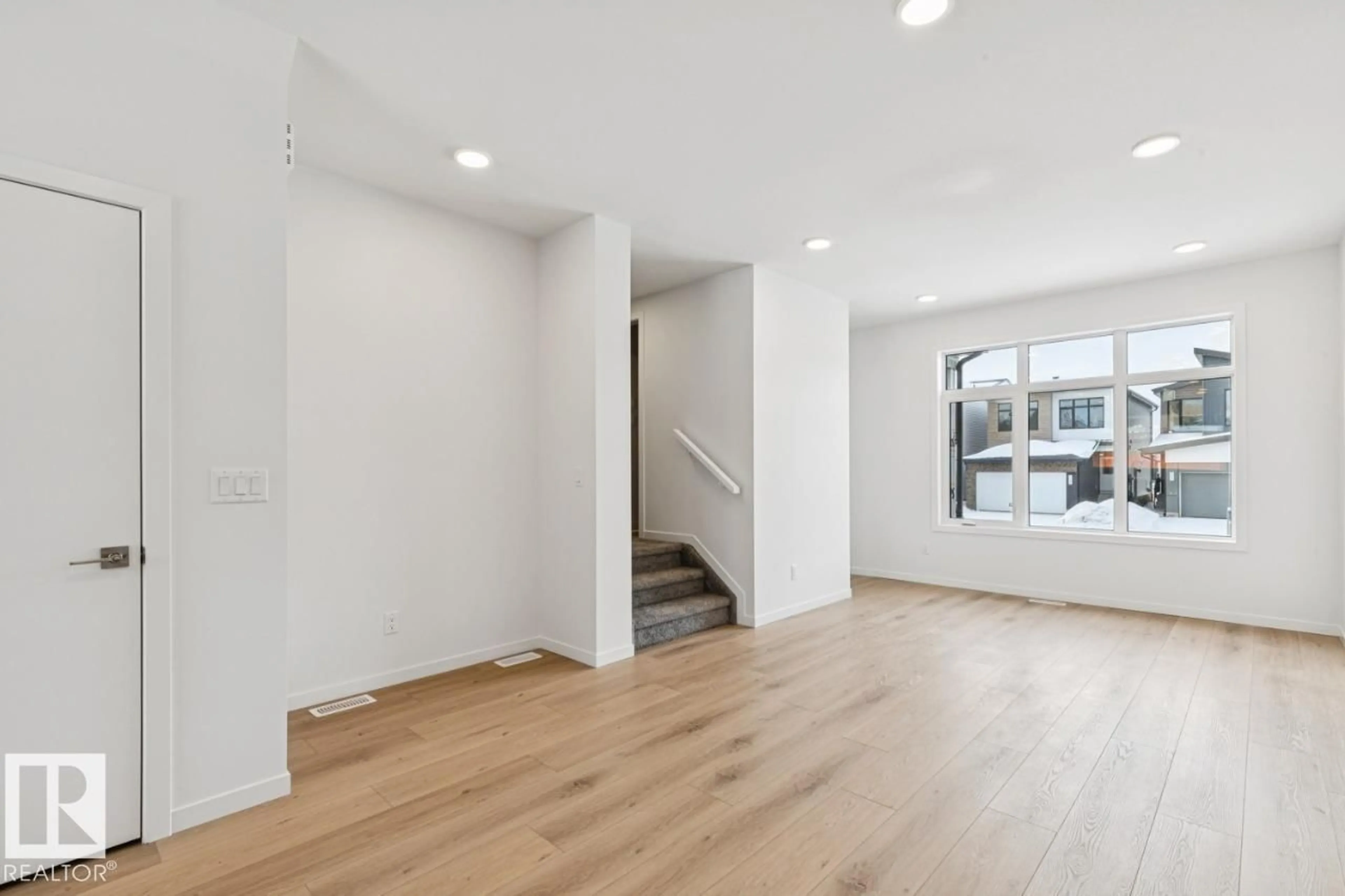 Unknown for 327 30 ST, Edmonton Alberta T6X3L6