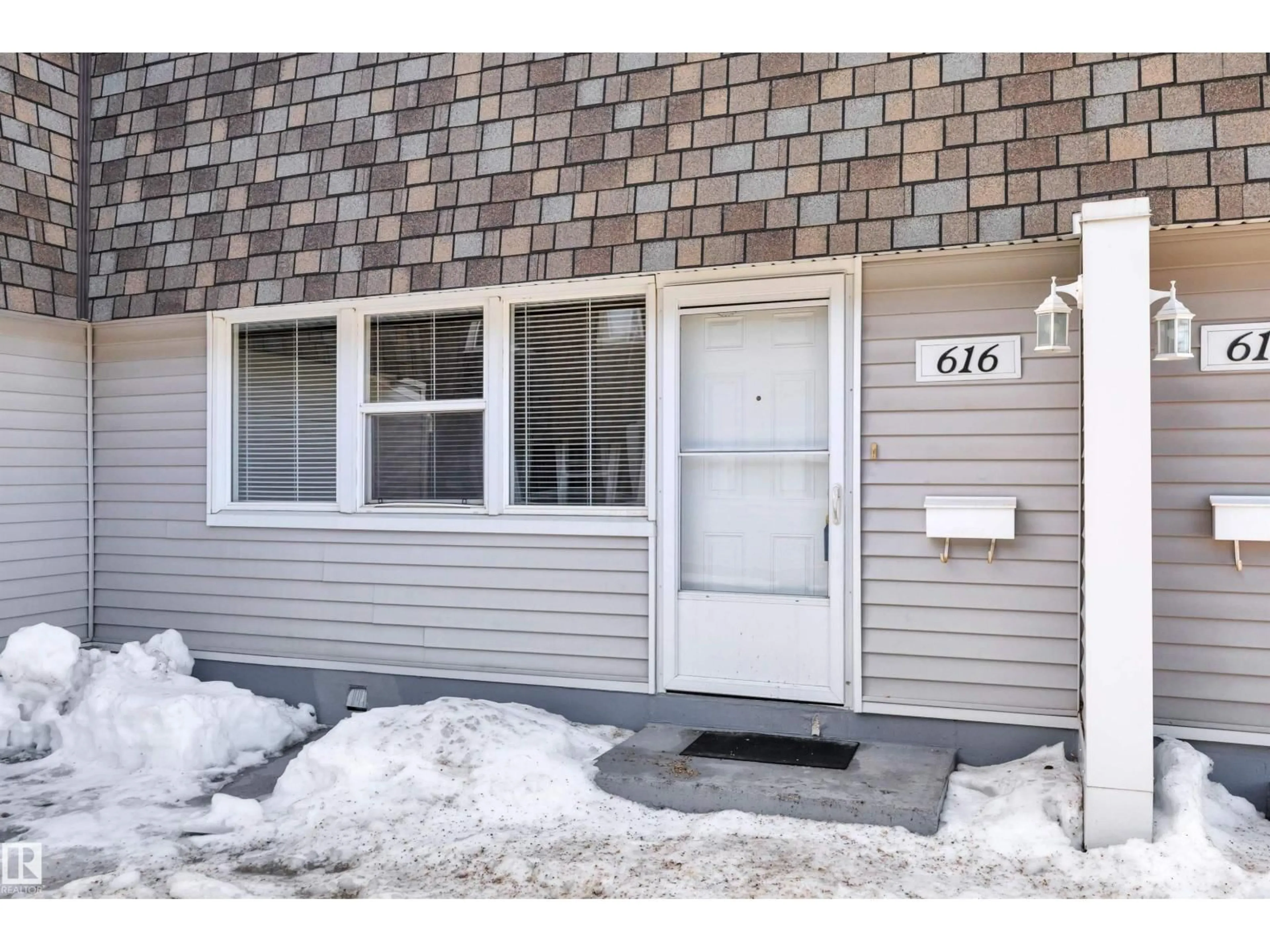 Indoor entryway for 616 VILLAGE ON THE GREEN GR, Edmonton Alberta T5A1H2
