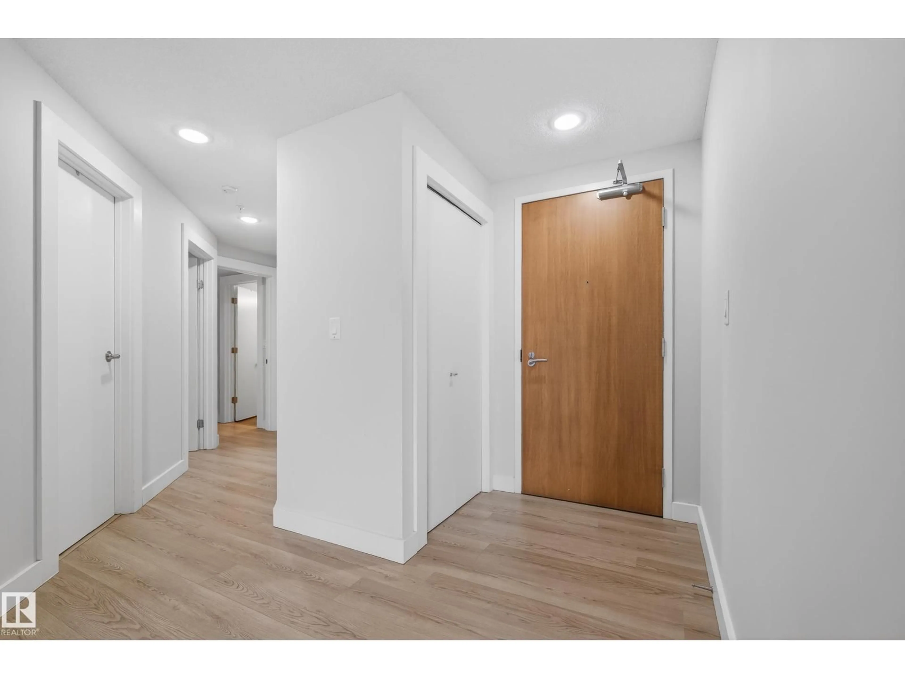 Indoor entryway for 501 - 10136 104 ST NW, Edmonton Alberta T5J0B5
