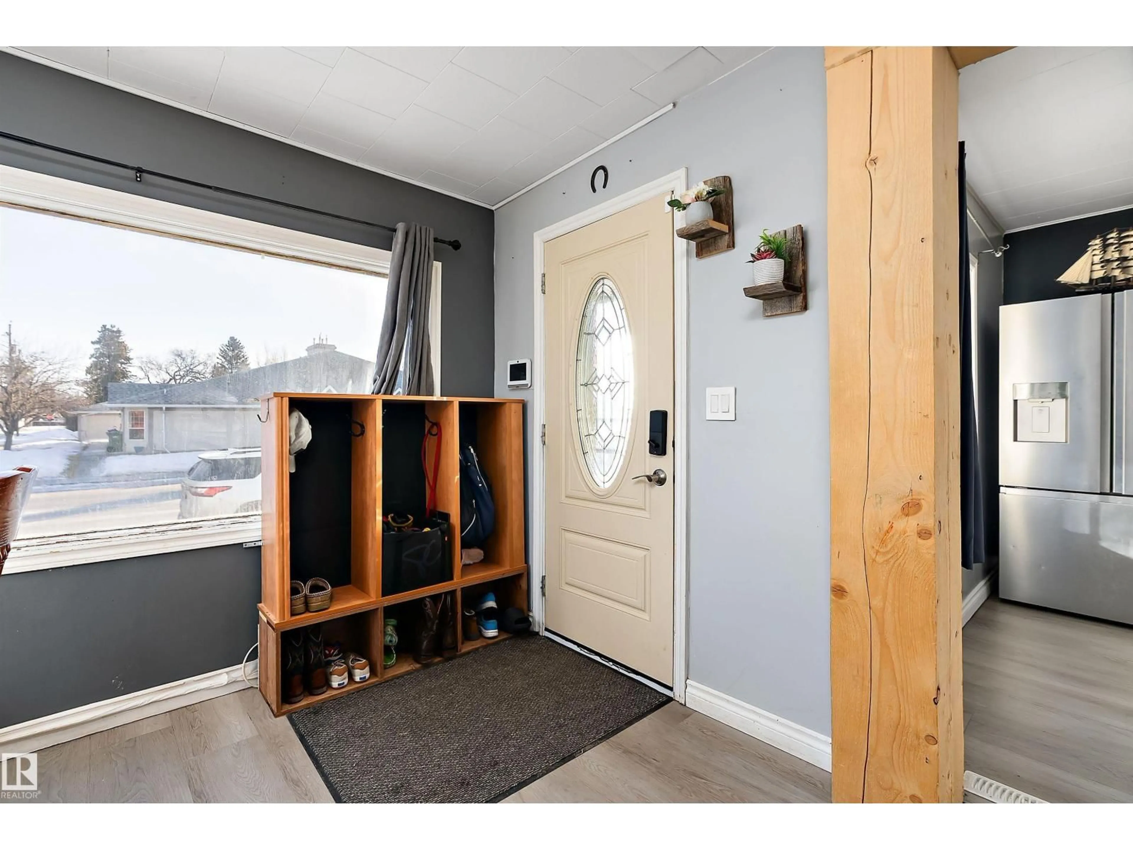 Indoor entryway for 4124 53 ST, Wetaskiwin Alberta T9A1P8
